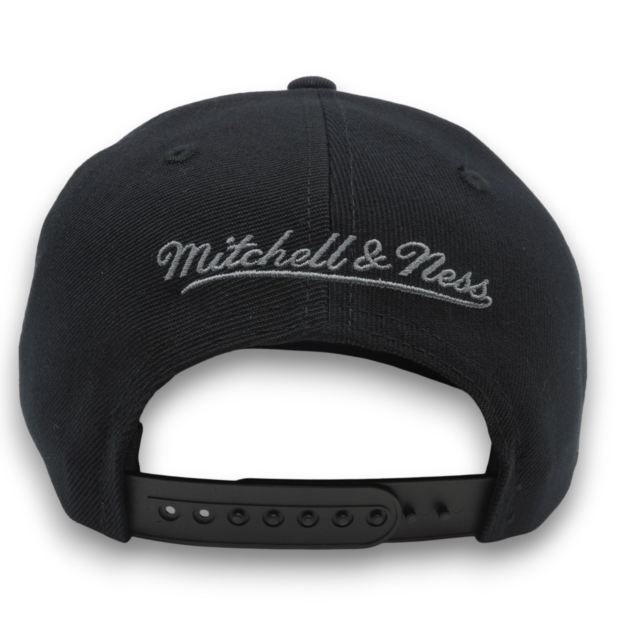 Mens Mitchell & Ness NBA BLACKOUT REFLECTIVE SNAPBACK BULLS