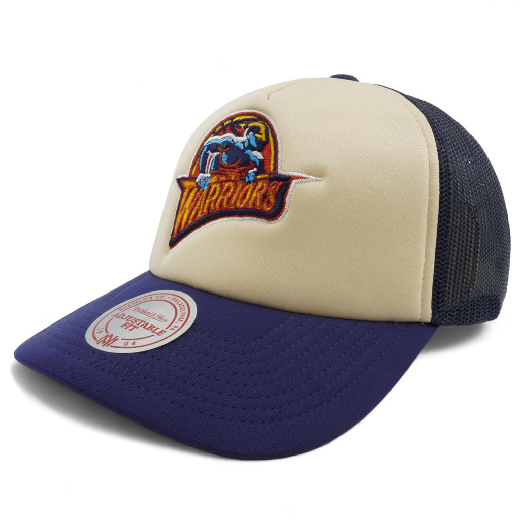 Mens MITCHELL & NESS NBA OFF WHITE TRUCKER HWC WARRIORS
