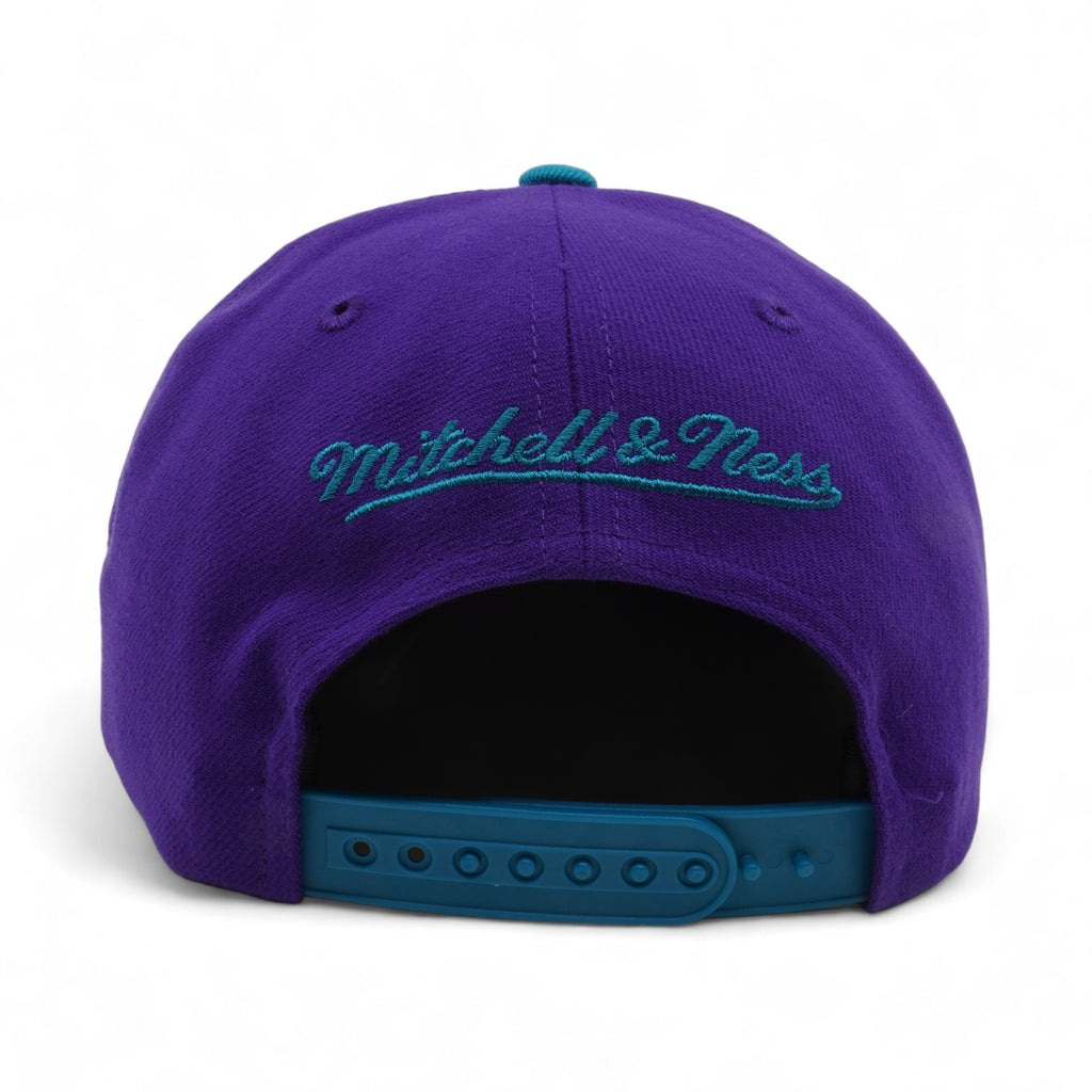Mens MITCHELL & NESS NBA TEAM SCRIPT 2.0 PRO SNAPBACK HWC HORNETS