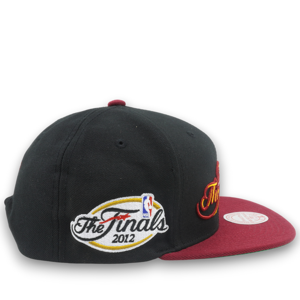 MENS MITCHELL & NESS NBA THE FINALS SNAPBACK HEAT - BLACK-RED