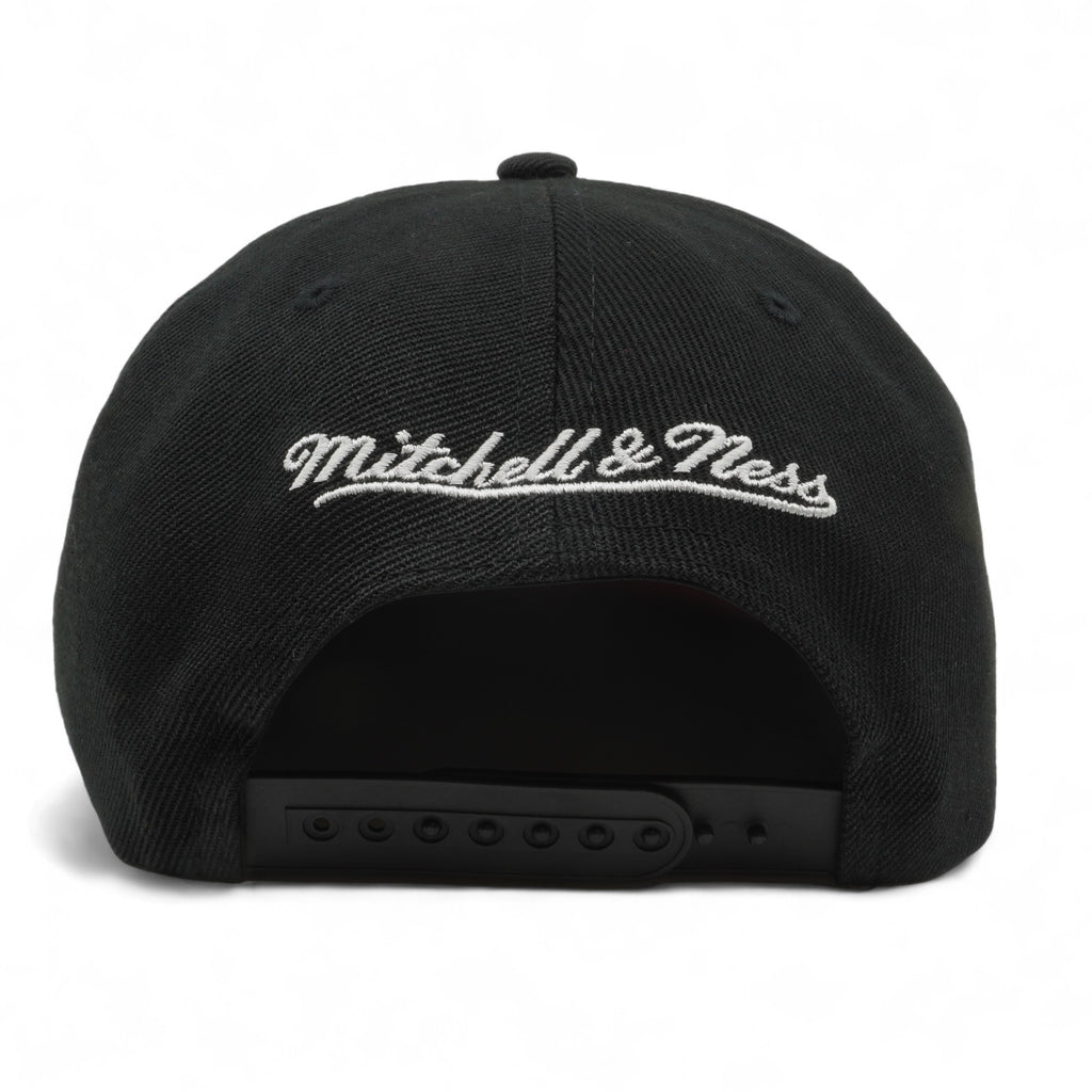 Mens MITCHELL & NESS NBA ALL LOVE SNAPBACK HWC PISTONS