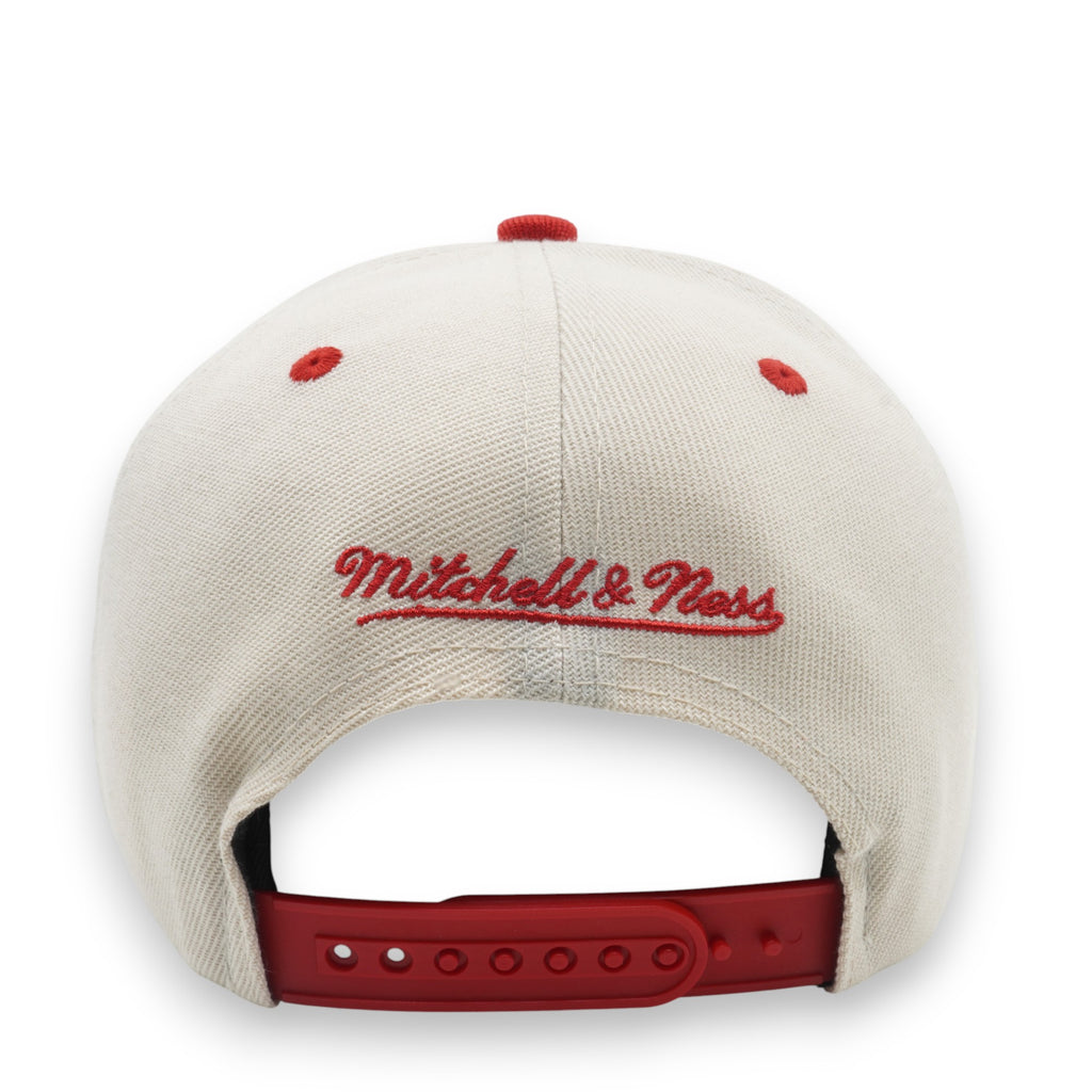 MENS MITCHELL & NESS MLB RETRO TYPE PRO SNAPBACK BRAVES - OFF WHITE