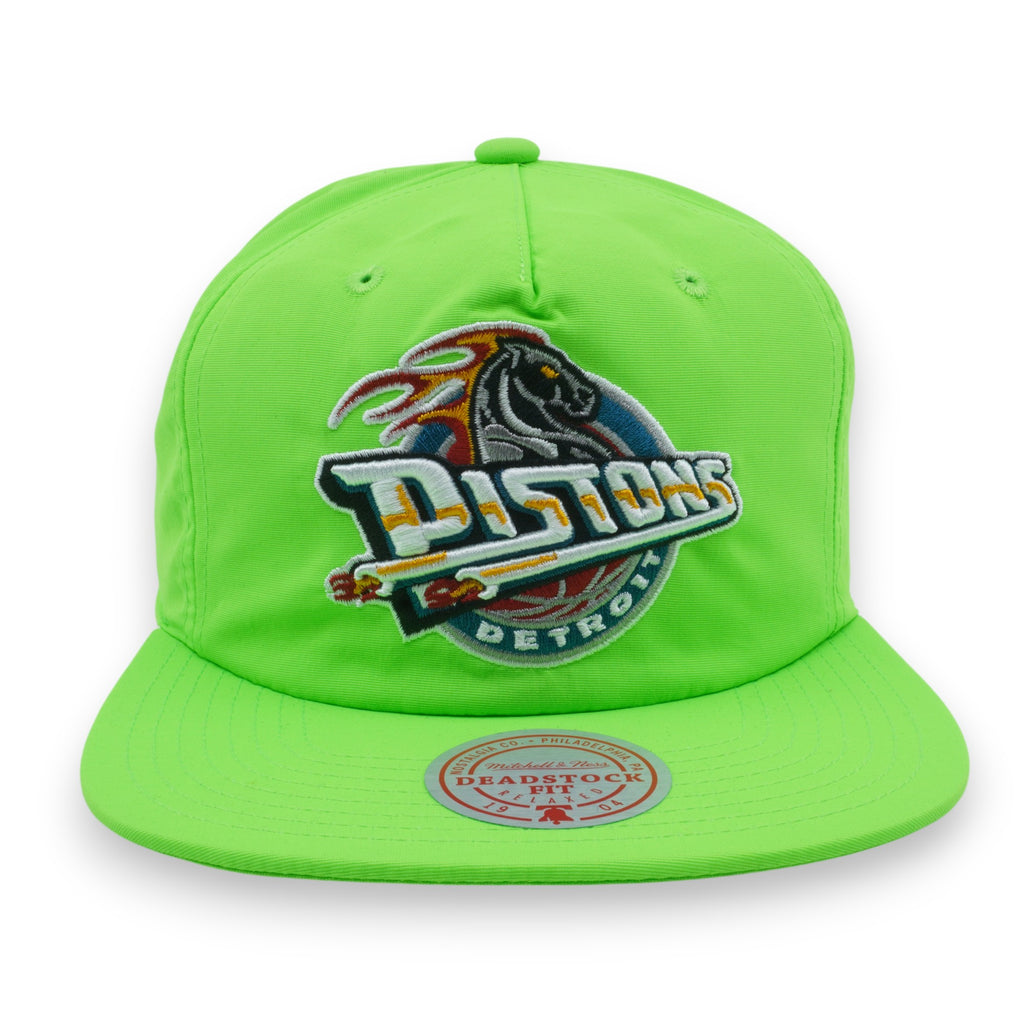 Mens Mitchell & Ness NBA NEON NYLON SNAPBACK HWC PISTONS