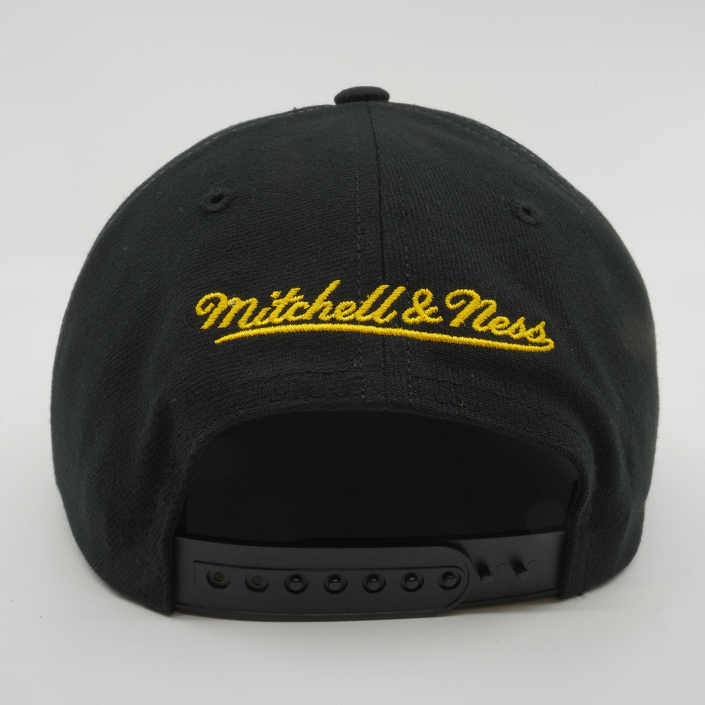 MENS MITCHELL & NESS NHL VARSITY BUST SNAPBACK VNTG BRUINS - BLACK