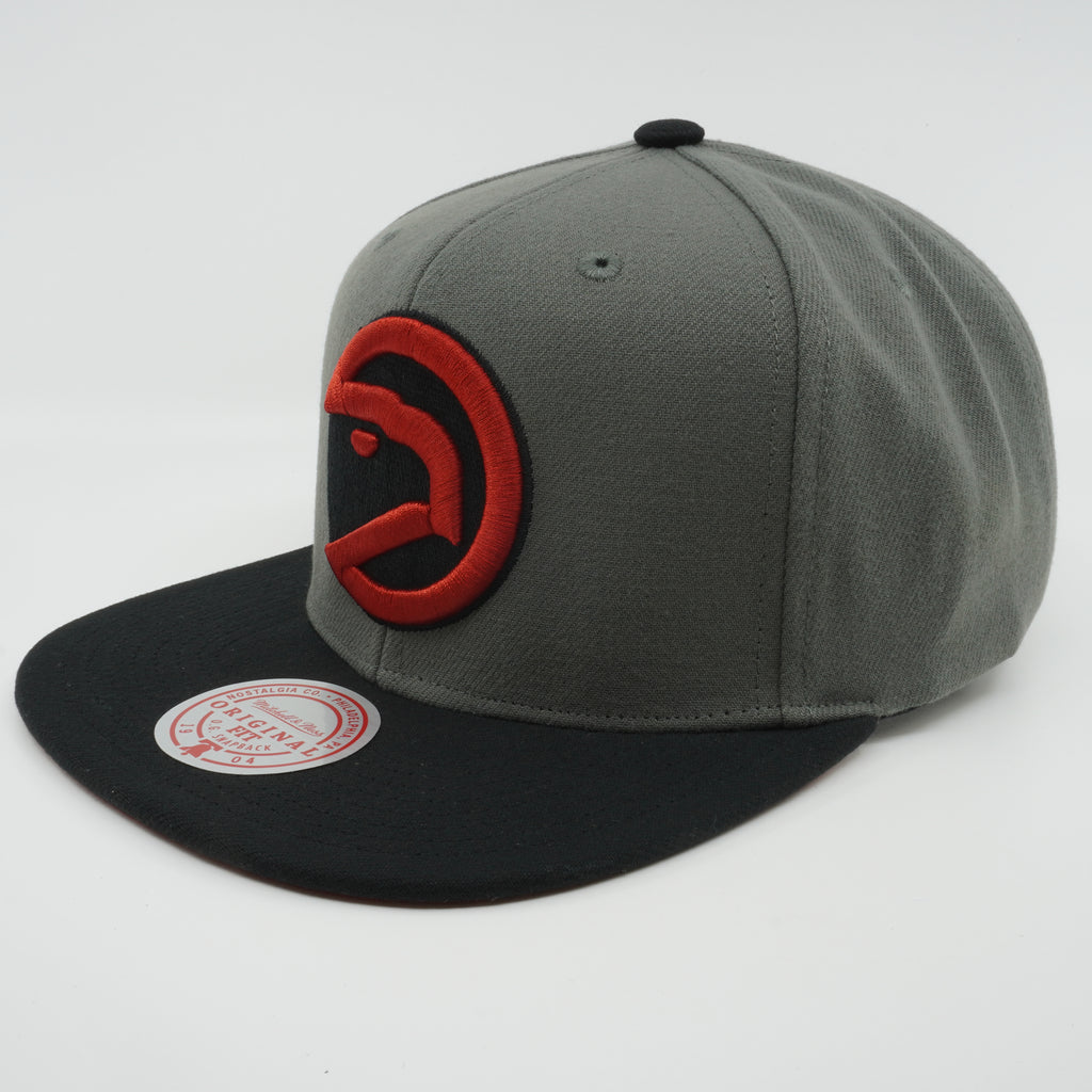 MENS MITCHELL & NESS NBA STORM FRONT SNAPBACK HWC HAWKS - GREY