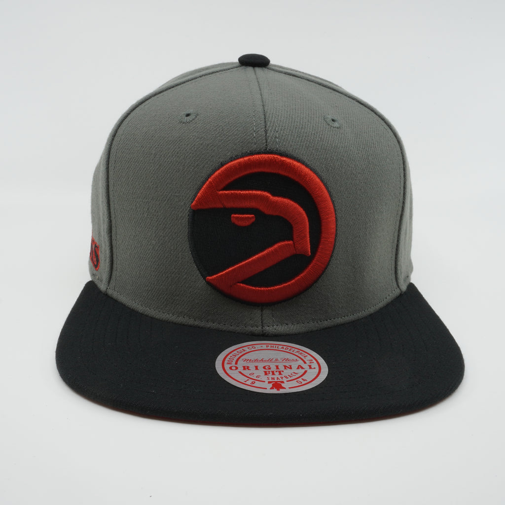MENS MITCHELL & NESS NBA STORM FRONT SNAPBACK HWC HAWKS - GREY