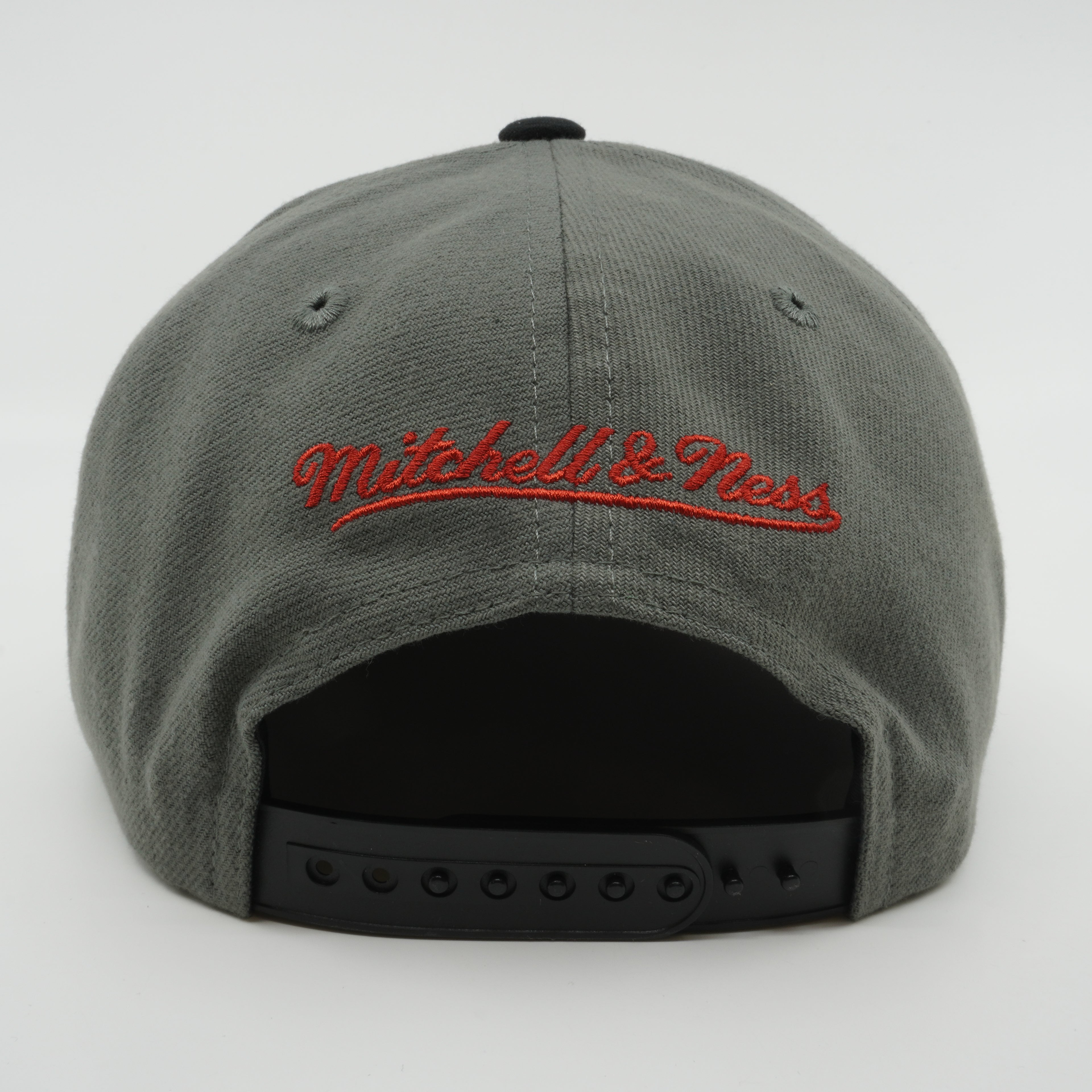 MENS MITCHELL & NESS NBA STORM FRONT SNAPBACK HWC HAWKS - GREY