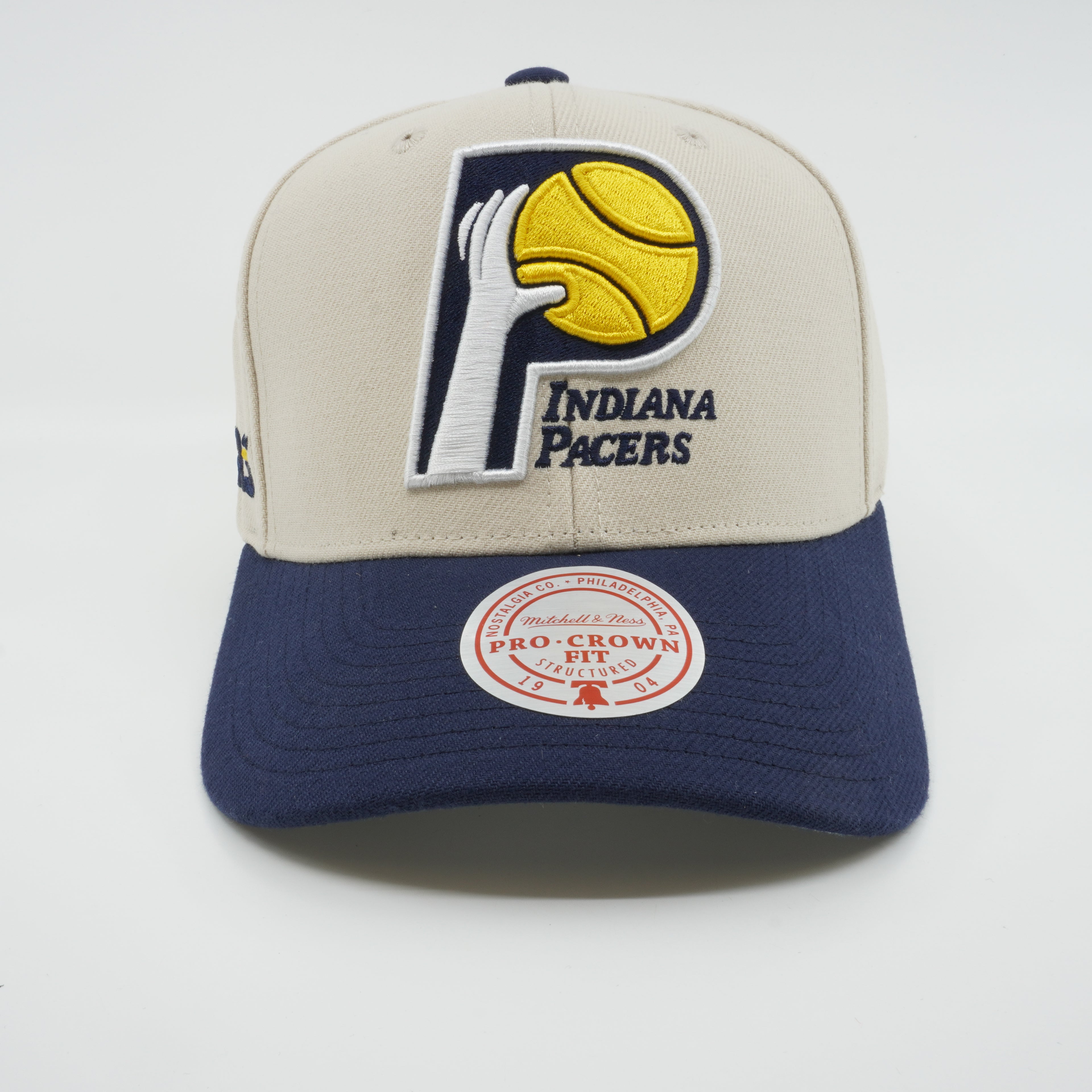 MENS MITCHELL & NESS NBA GAME ON PRO SNAPBACK HWC PACERS - OFF WHITE