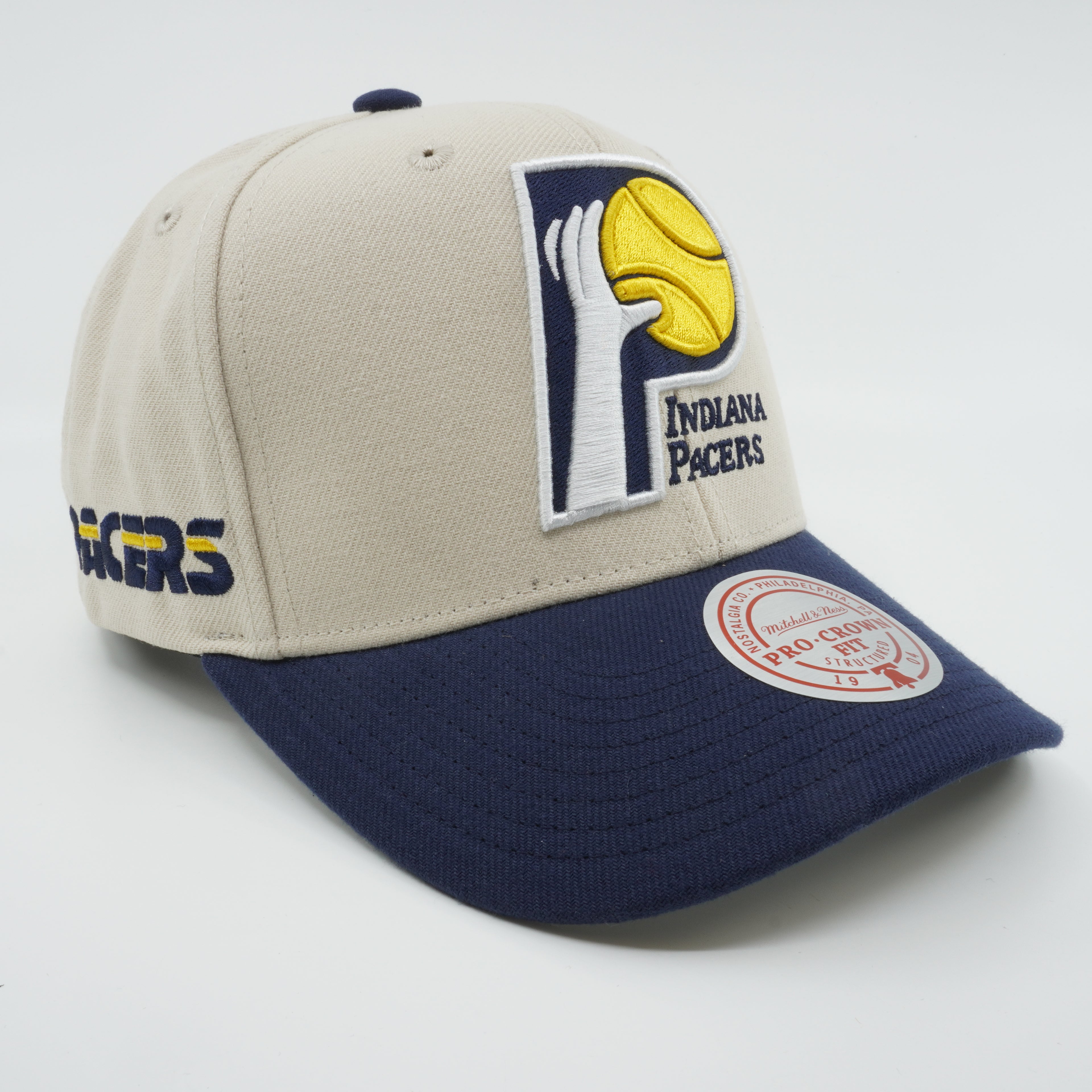 MENS MITCHELL & NESS NBA GAME ON PRO SNAPBACK HWC PACERS - OFF WHITE