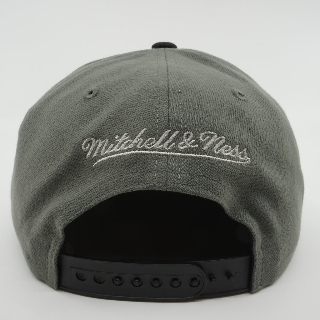 MENS MITCHELL & NESS NBA STORM FRONT SNAPBACK NETS - GREY