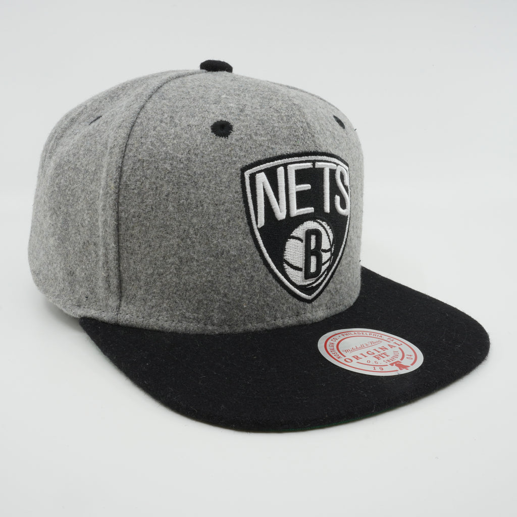 MENS MITCHELL & NESS NBA MELTON PATCH SNAPBACK NETS - GREY