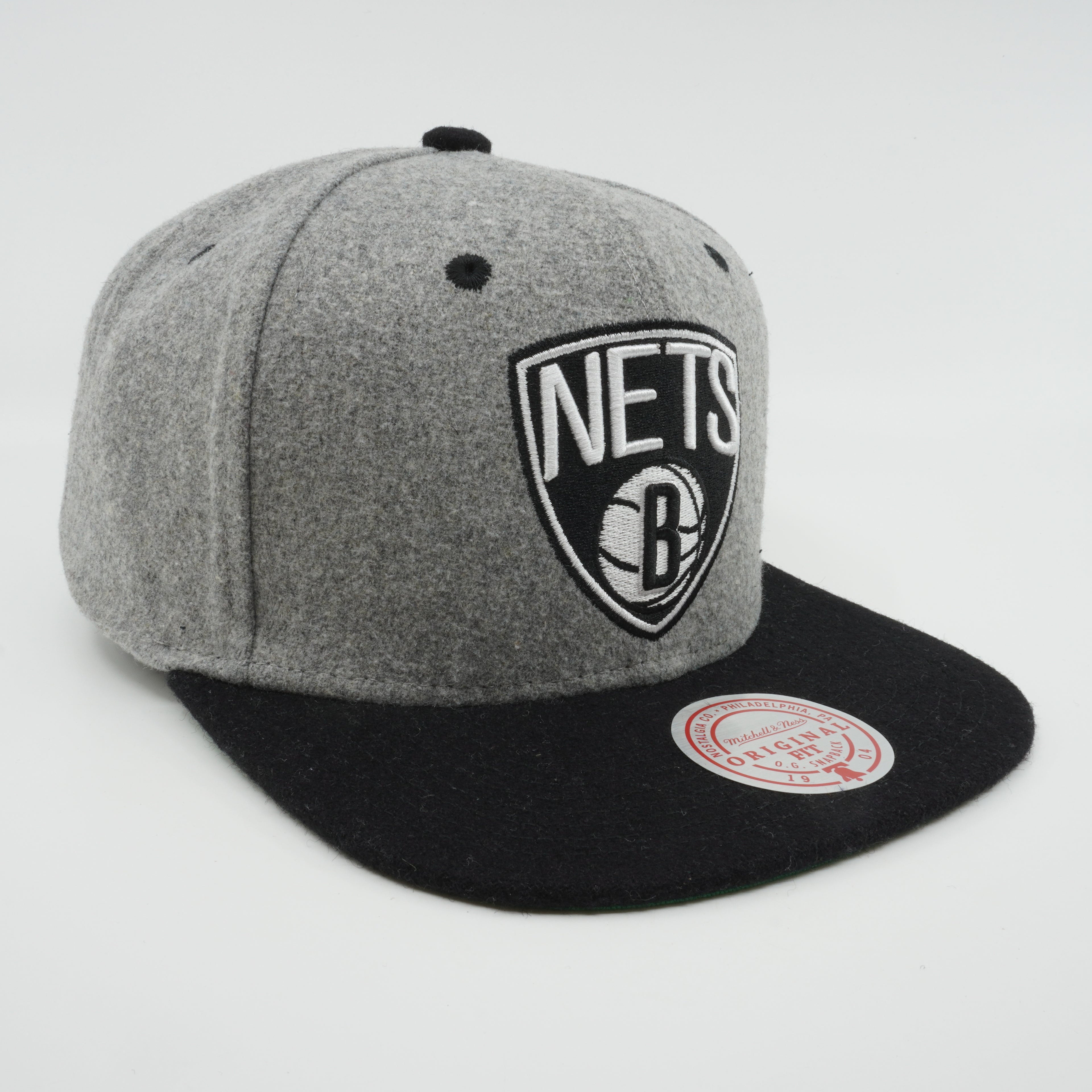 MENS MITCHELL & NESS NBA MELTON PATCH SNAPBACK NETS - GREY