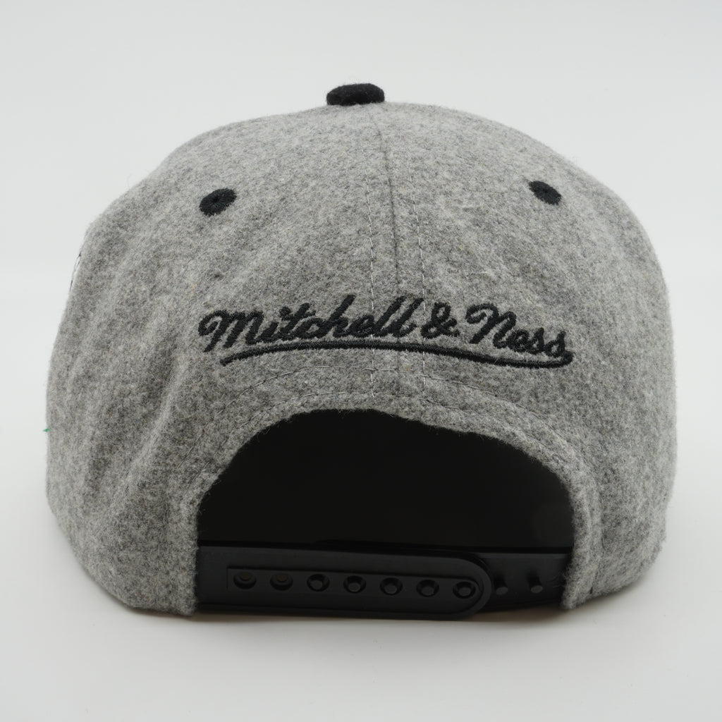 MENS MITCHELL & NESS NBA MELTON PATCH SNAPBACK NETS - GREY