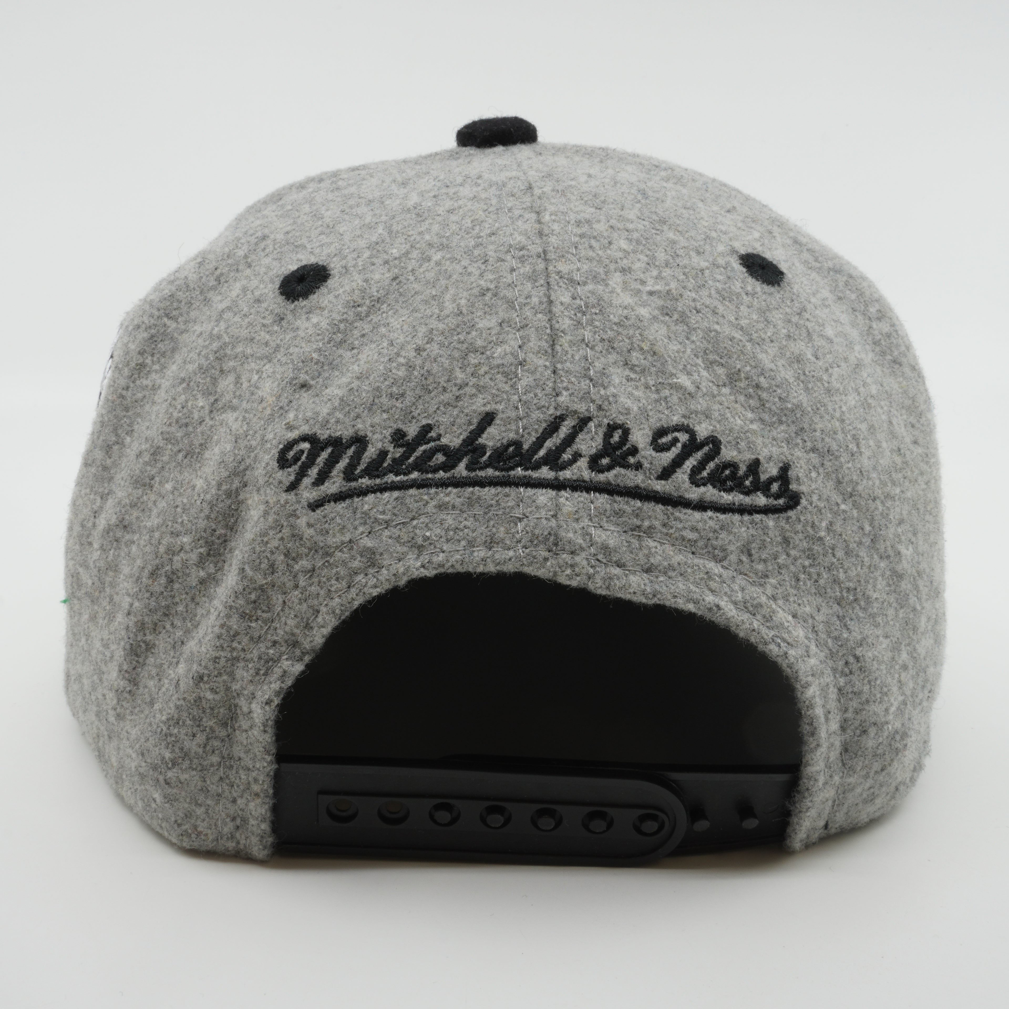 MENS MITCHELL & NESS NBA MELTON PATCH SNAPBACK NETS - GREY