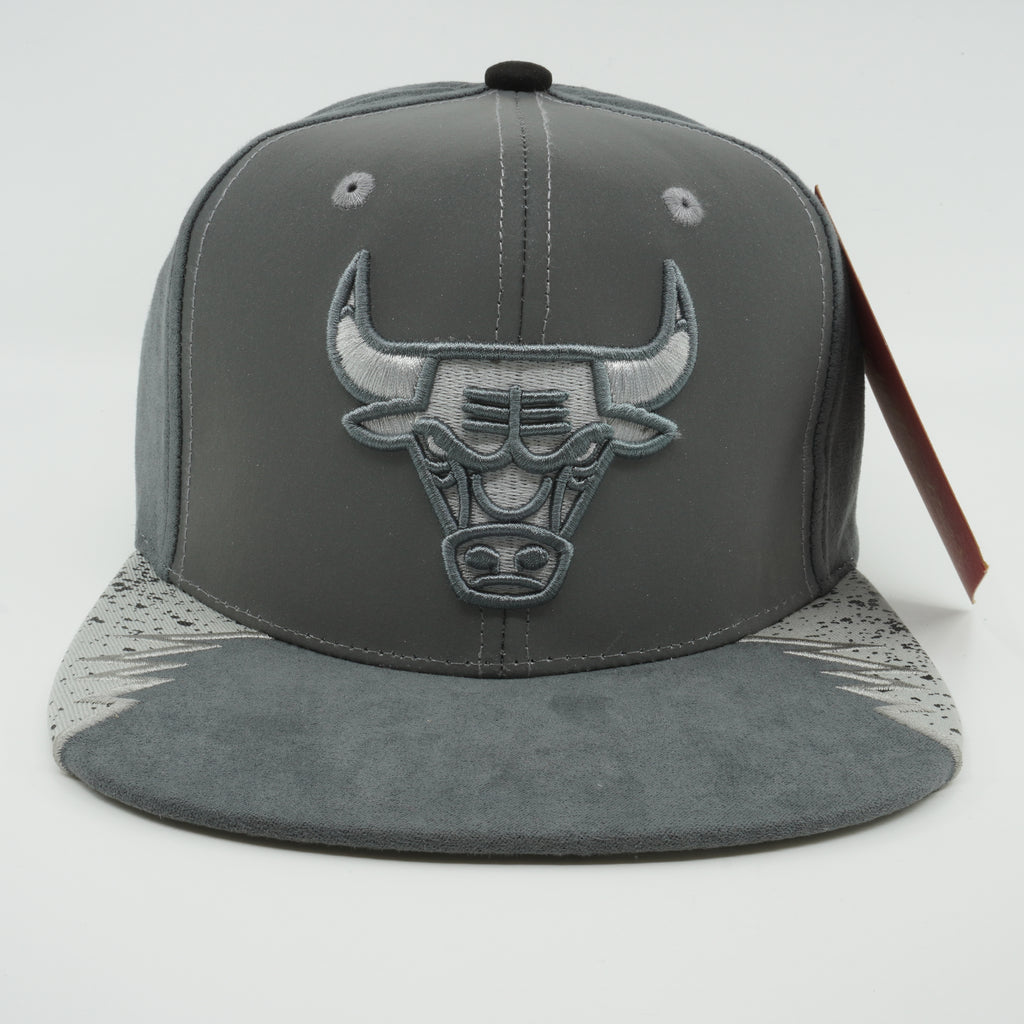 MENS MITCHELL & NESS NBA DAY 5 SNAPBACK BULLS - GREY