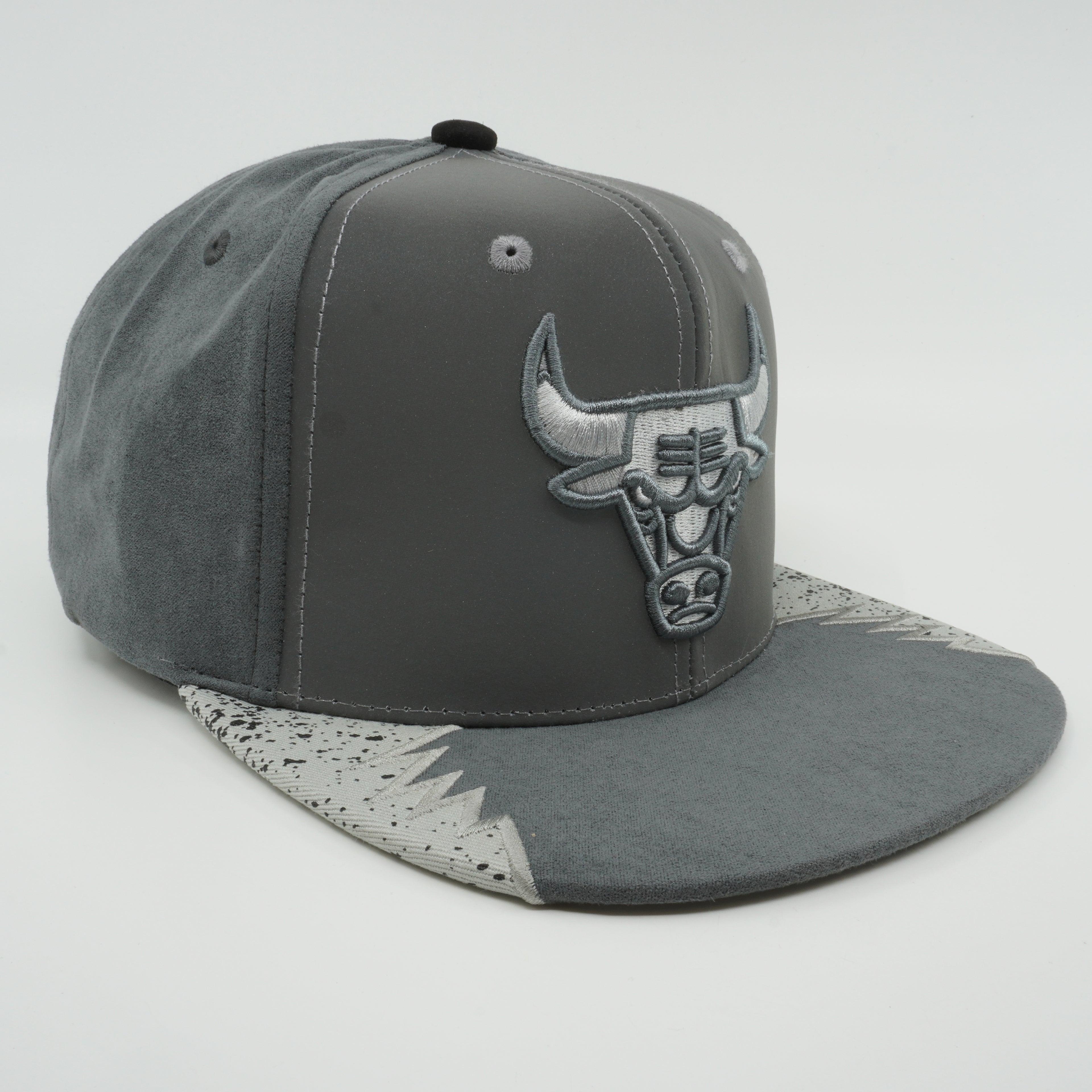 MENS MITCHELL & NESS NBA DAY 5 SNAPBACK BULLS - GREY
