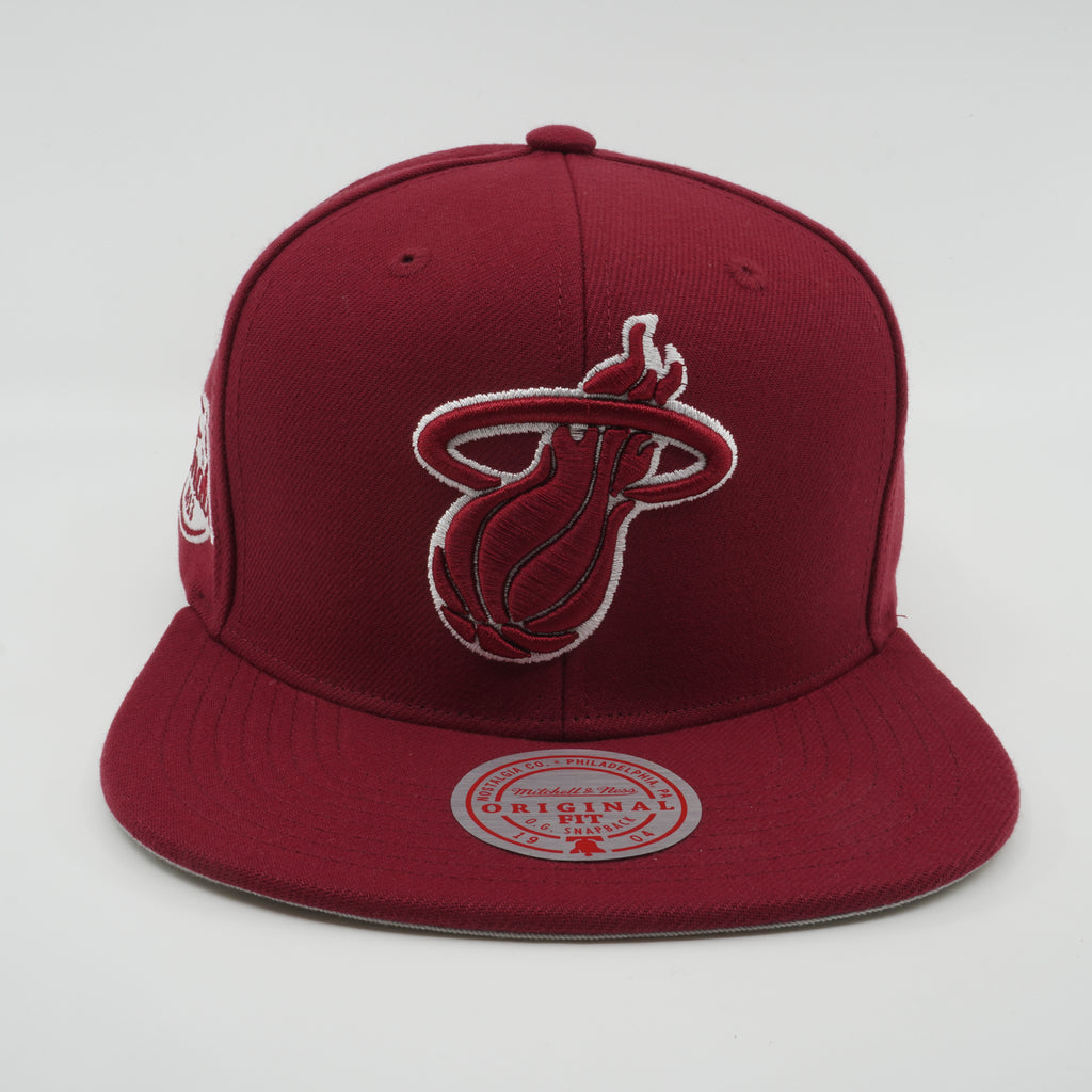 MENS MITCHELL & NESS NBA BACK TO BASICS SNAPBACK HEAT - RED