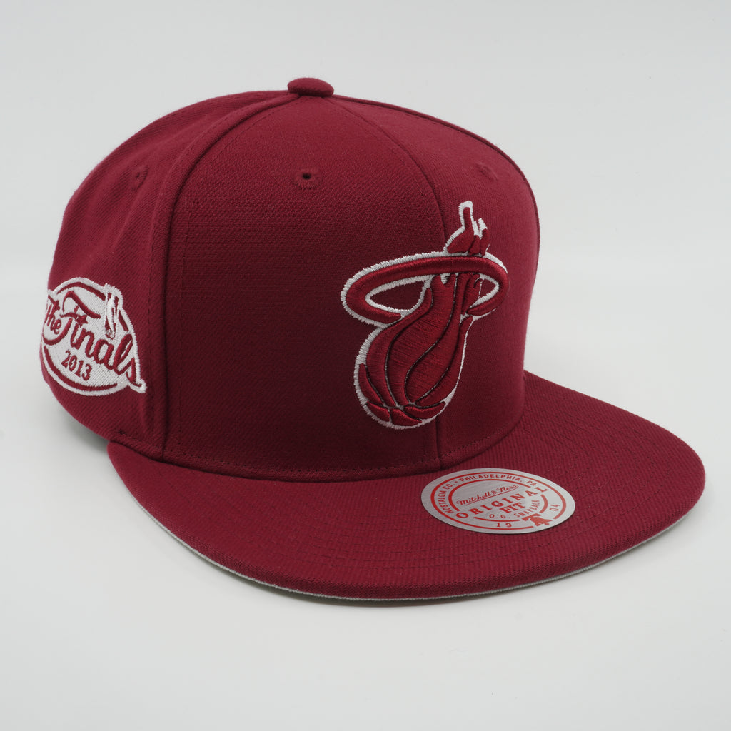MENS MITCHELL & NESS NBA BACK TO BASICS SNAPBACK HEAT - RED