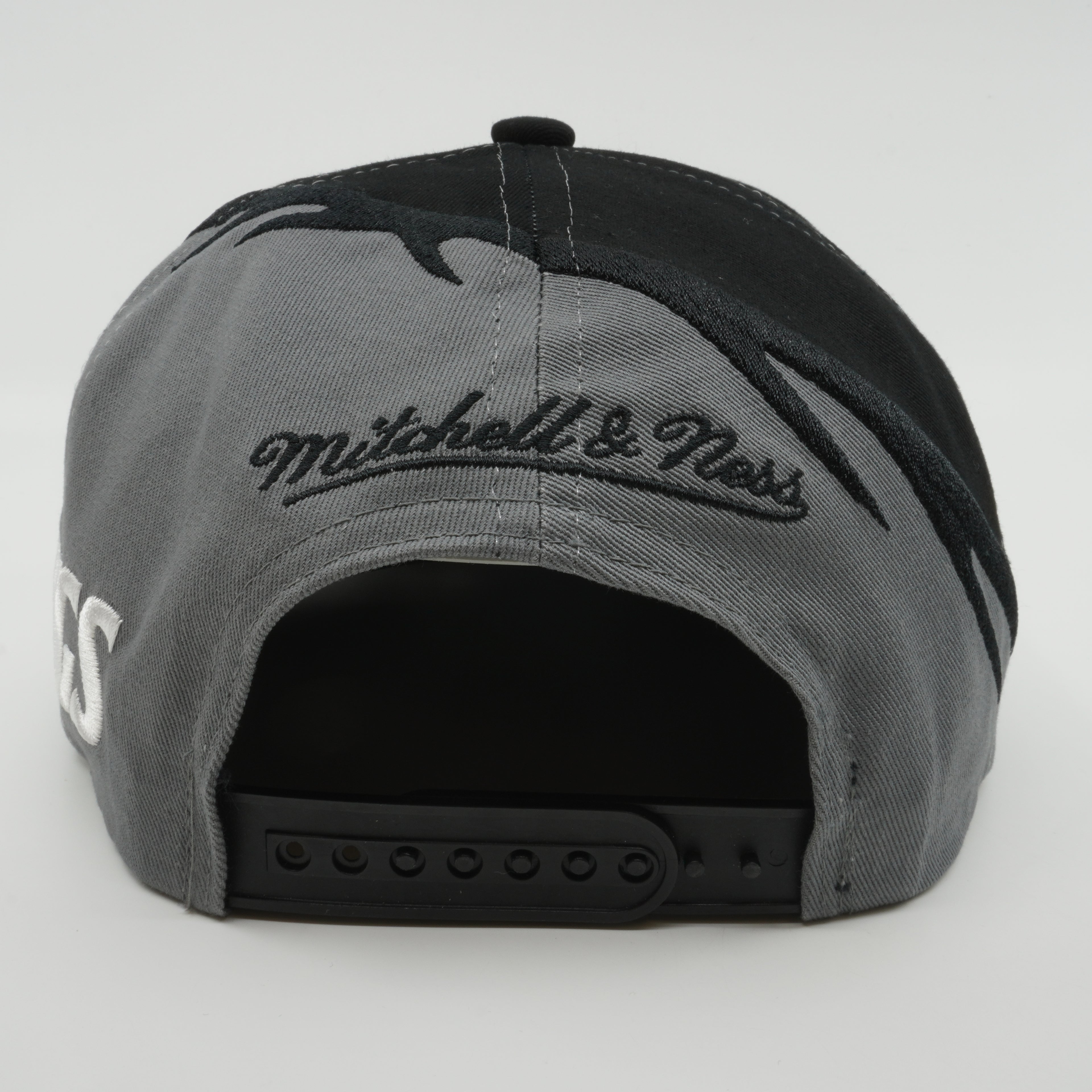 MENS MITCHELL & NESS NHL SPIRAL DEADSTOCK SNAPBACK KINGS - BLACK-GREY