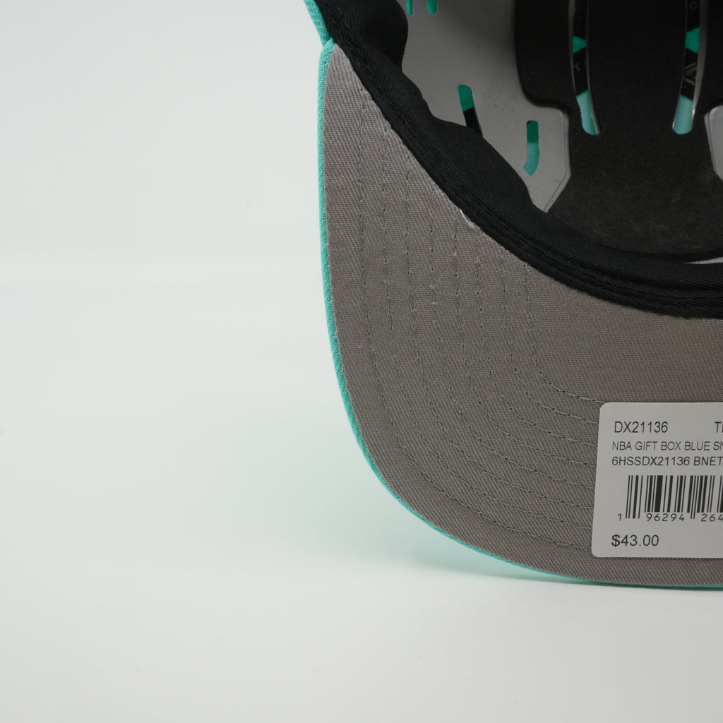 MENS MITCHELL & NESS NBA GIFT BOX BLUE SNAPBACK NETS - TEAL-BLACK