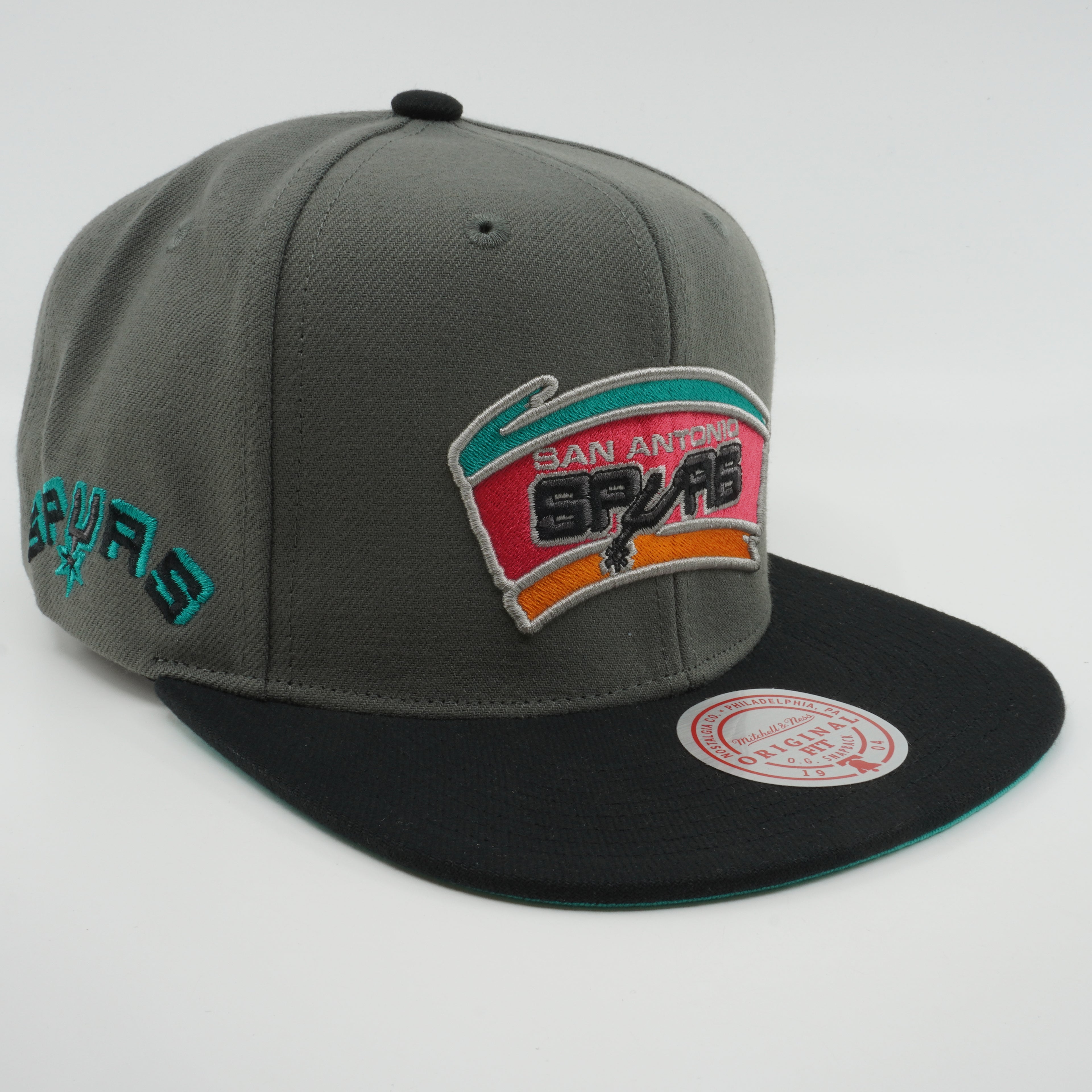 MENS MITCHELL & NESS NBA STORM FRONT SNAPBACK HWC SPURS - GREY