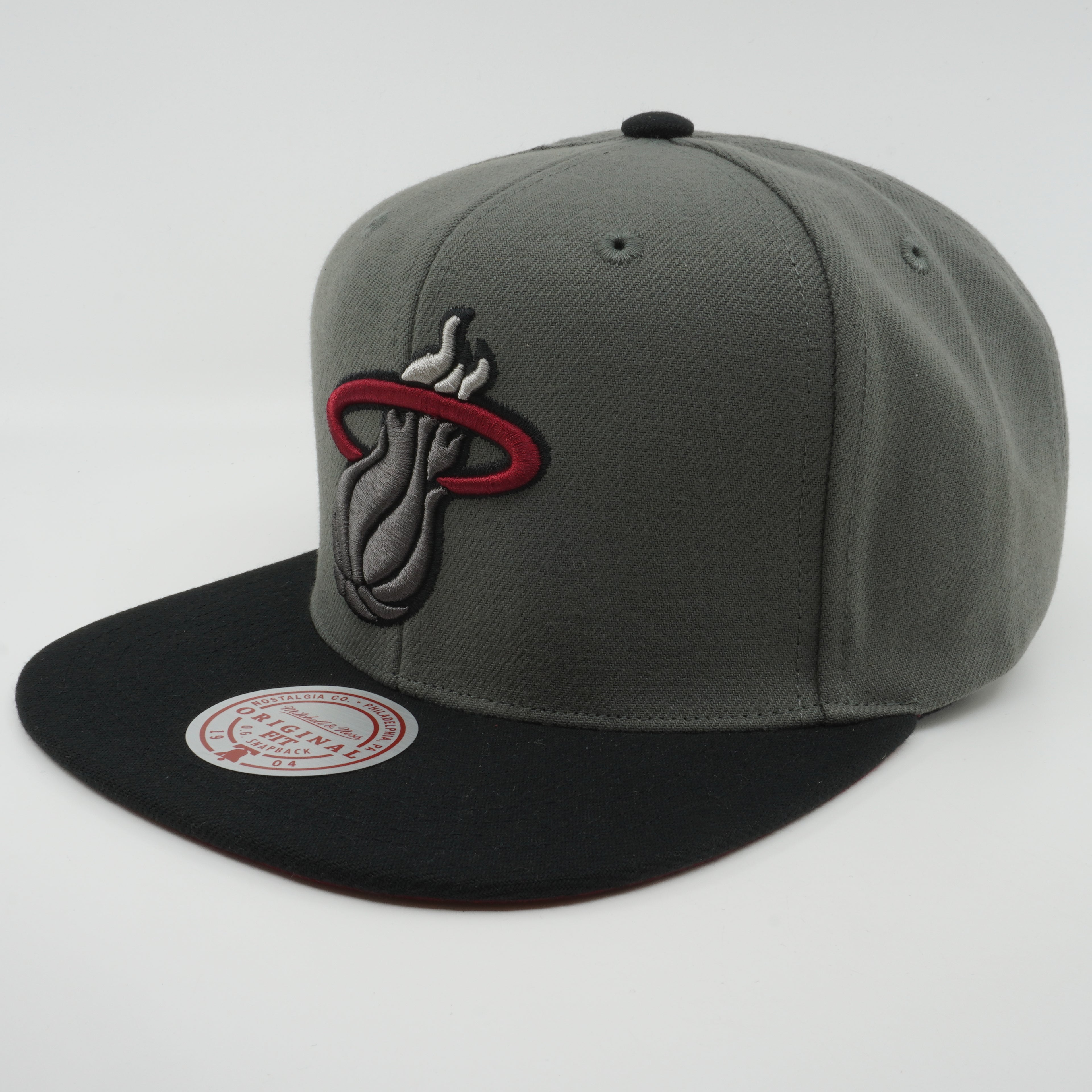 MENS MITCHELL & NESS NBA STORM FRONT SNAPBACK HEAT - GREY