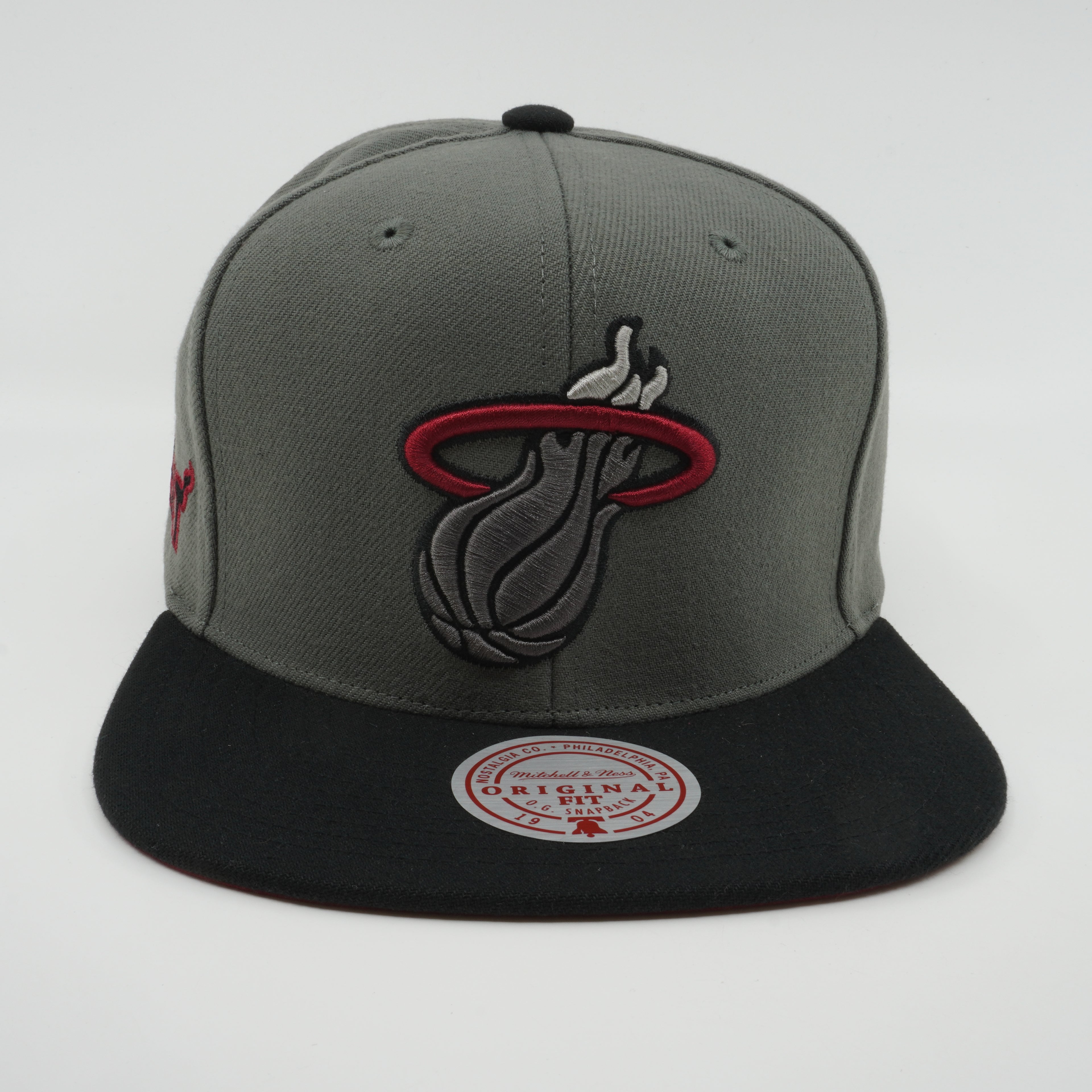 MENS MITCHELL & NESS NBA STORM FRONT SNAPBACK HEAT - GREY