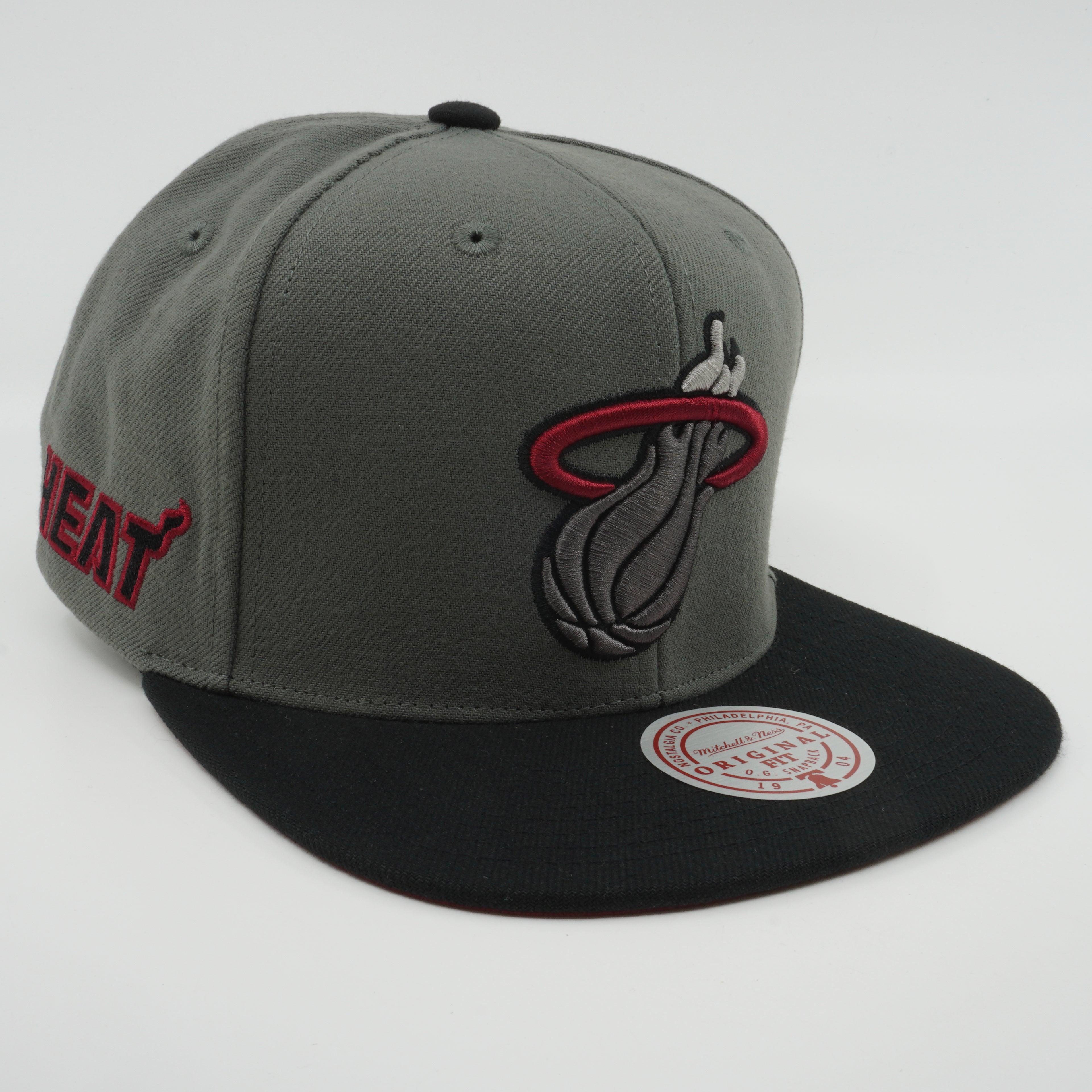 MENS MITCHELL & NESS NBA STORM FRONT SNAPBACK HEAT - GREY