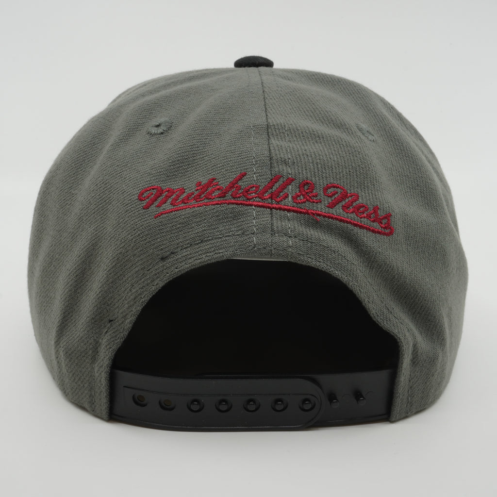 MENS MITCHELL & NESS NBA STORM FRONT SNAPBACK HEAT - GREY