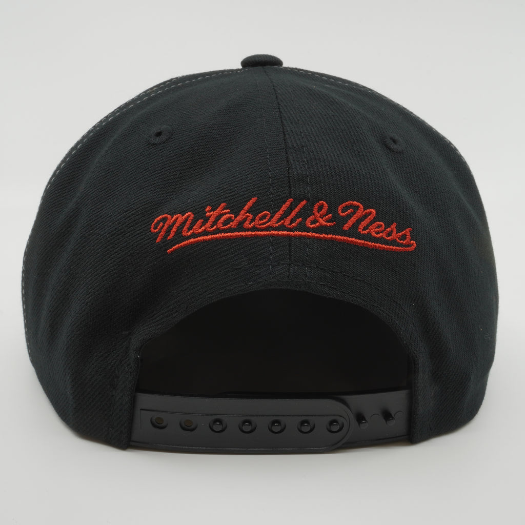MENS MITCHELL & NESS NHL FULL FRONTAL SNAPBACK BLACKHAWKS - BLACK