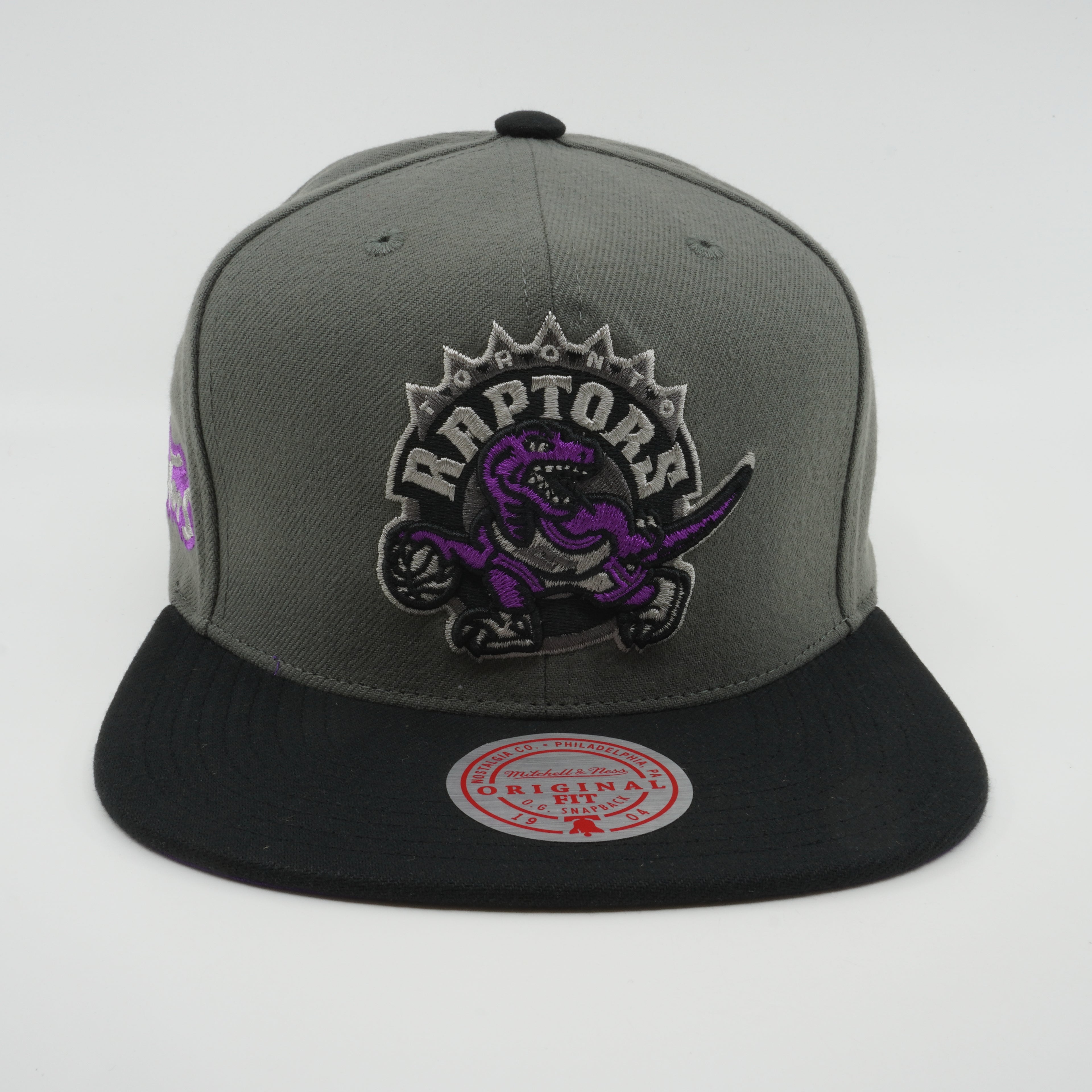 MENS MITCHELL & NESS NBA STORM FRONT SNAPBACK HWC RAPTORS - GREY