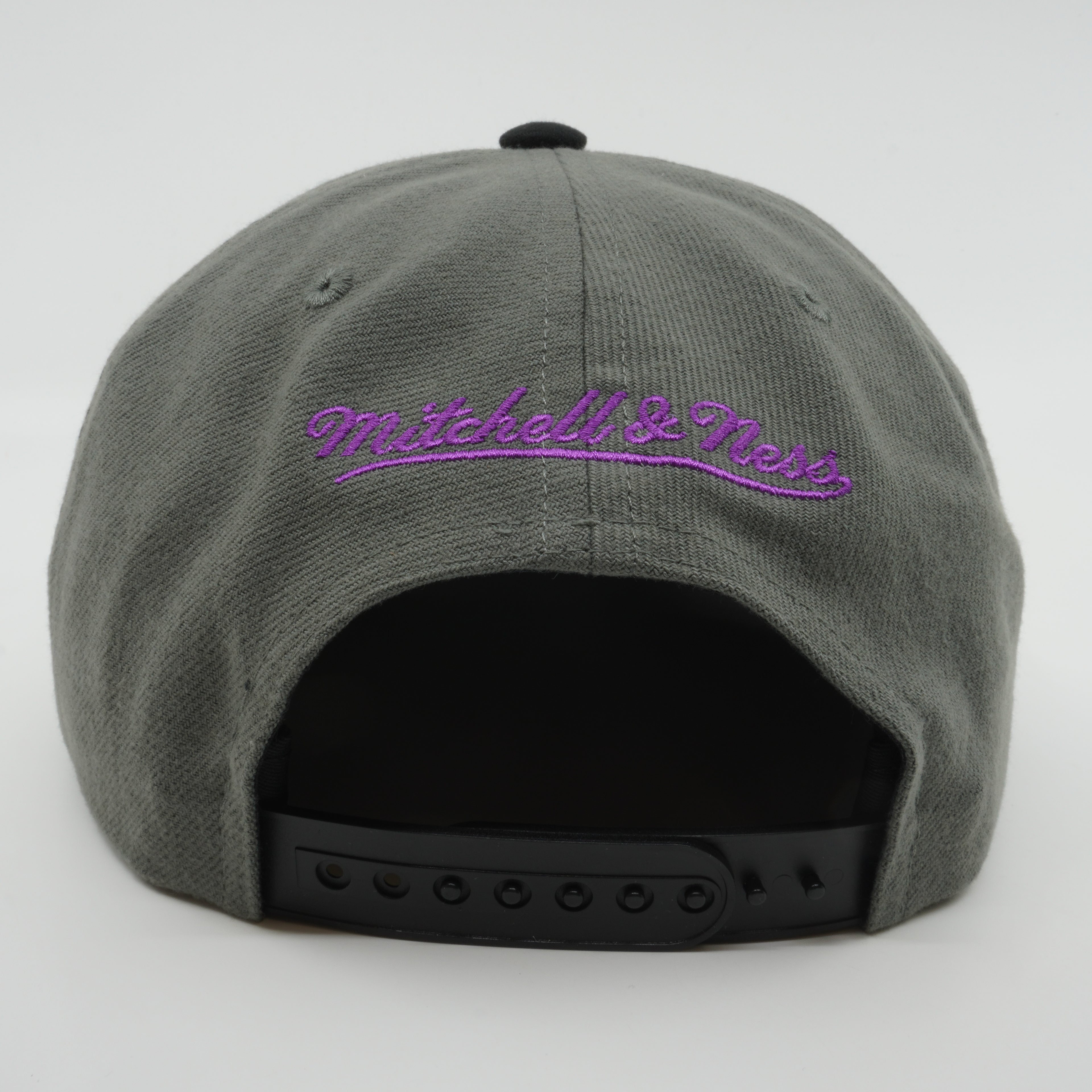 MENS MITCHELL & NESS NBA STORM FRONT SNAPBACK HWC RAPTORS - GREY