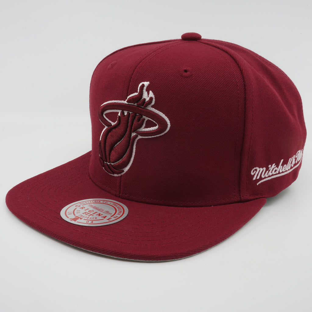 MENS MITCHELL & NESS NBA CHRISTMAS DAY SNAPBACK HEAT - RED