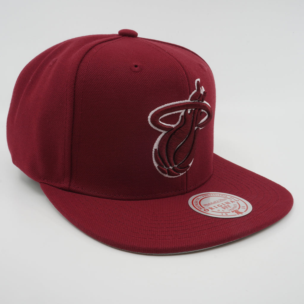 MENS MITCHELL & NESS NBA CHRISTMAS DAY SNAPBACK HEAT - RED