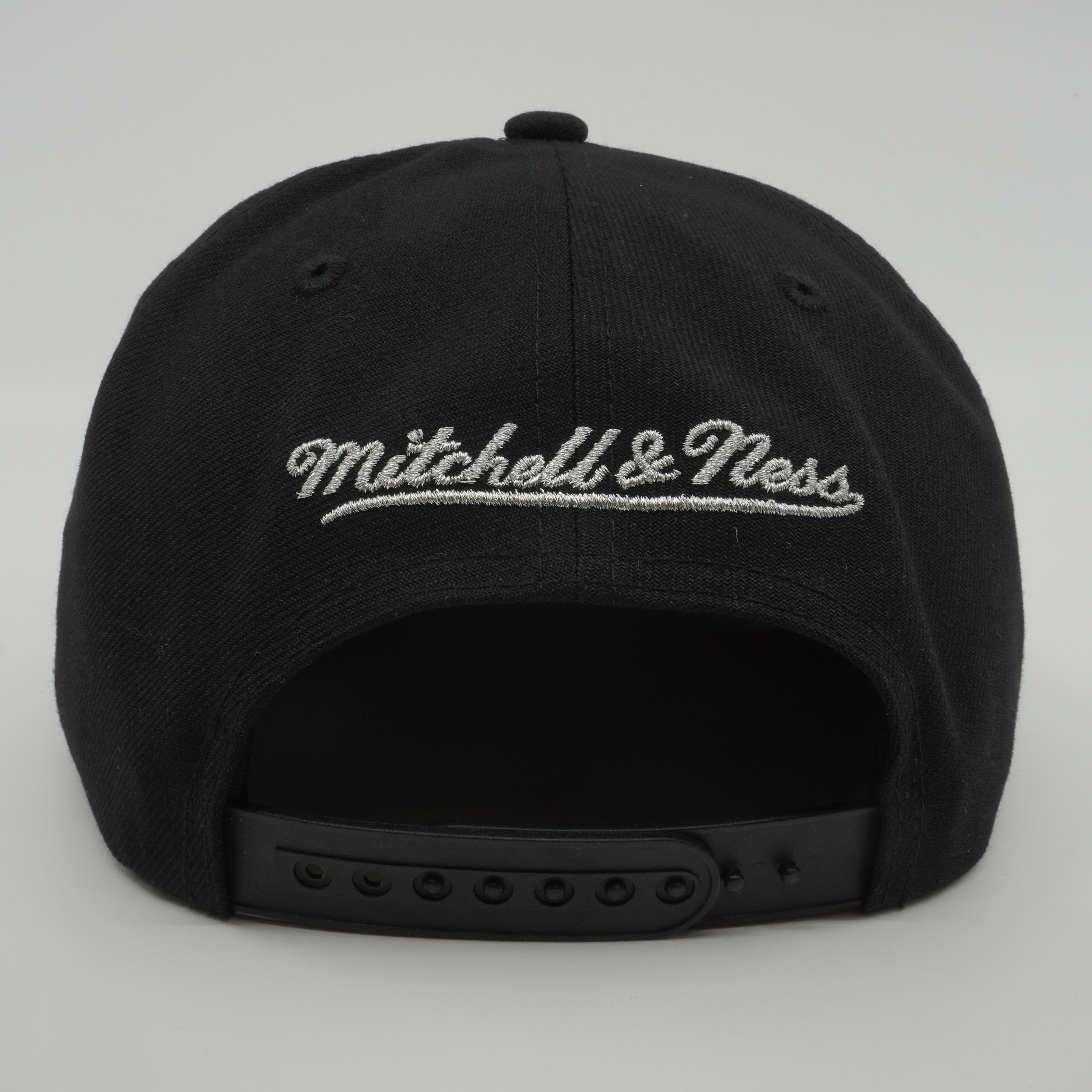 MENS MITCHELL & NESS NBA 75TH PLATINUM SNAPBACK RAPTORS - BLACK