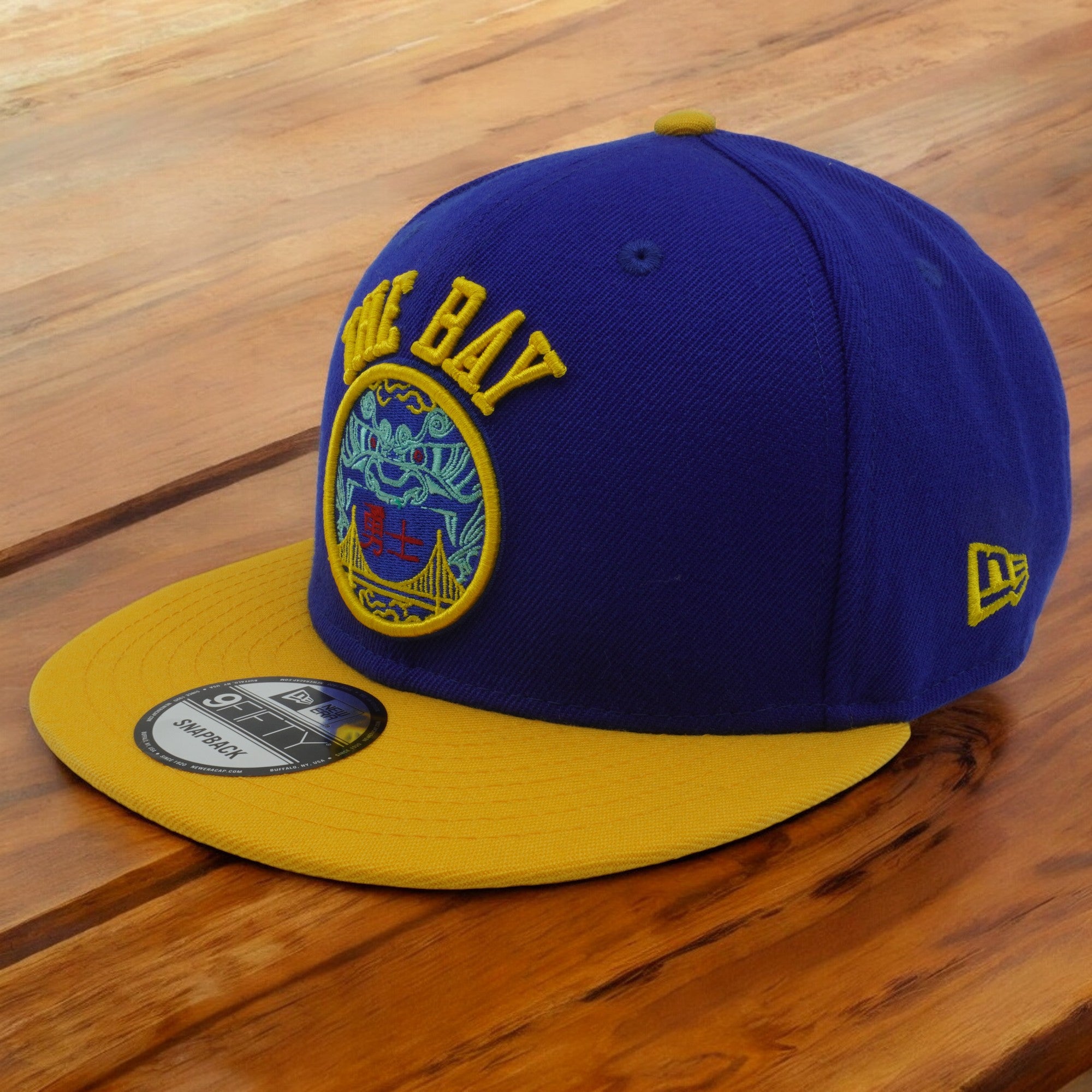 [11579268] Mens New Era NBA Golden State Warriors CNY The Bay 9Fifty Snapback