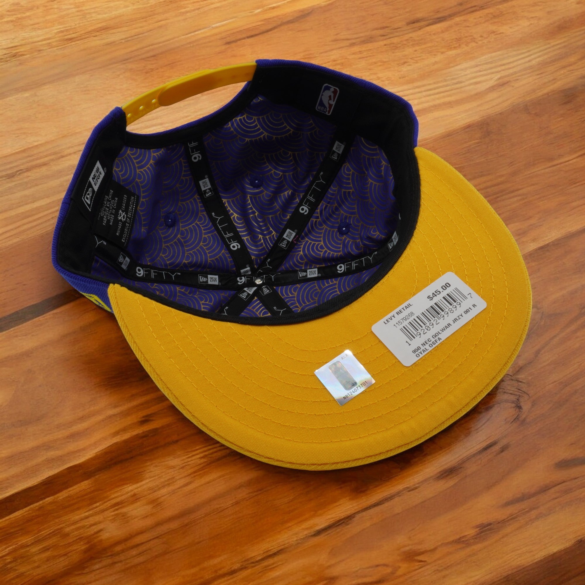 [11579268] Mens New Era NBA Golden State Warriors CNY The Bay 9Fifty Snapback
