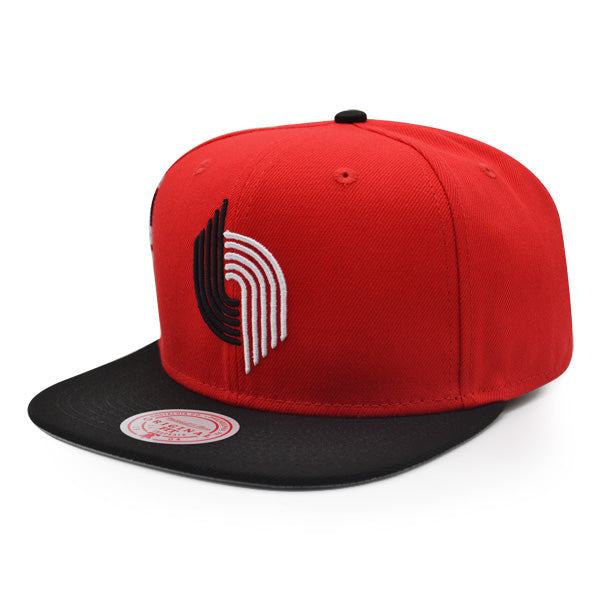 MENS MITCHELL & NESS NBA JUMBOTRON SNAPBACK HWC TRAIL BLAZERS - RED-BLACK