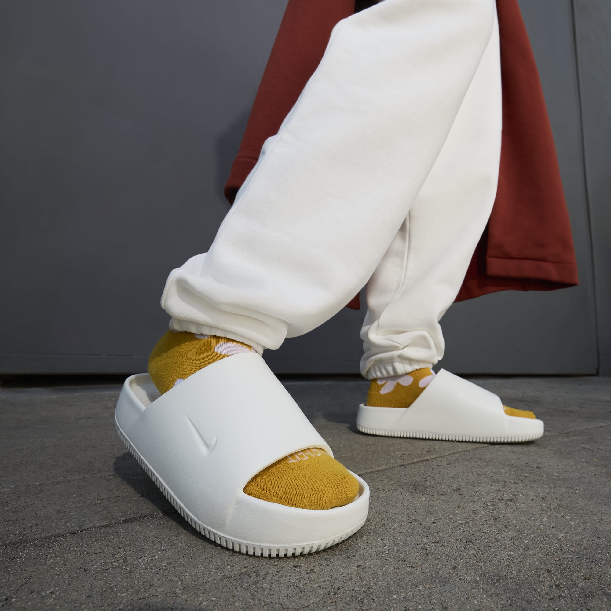 [DX4816-100] Womens Nike CALM
