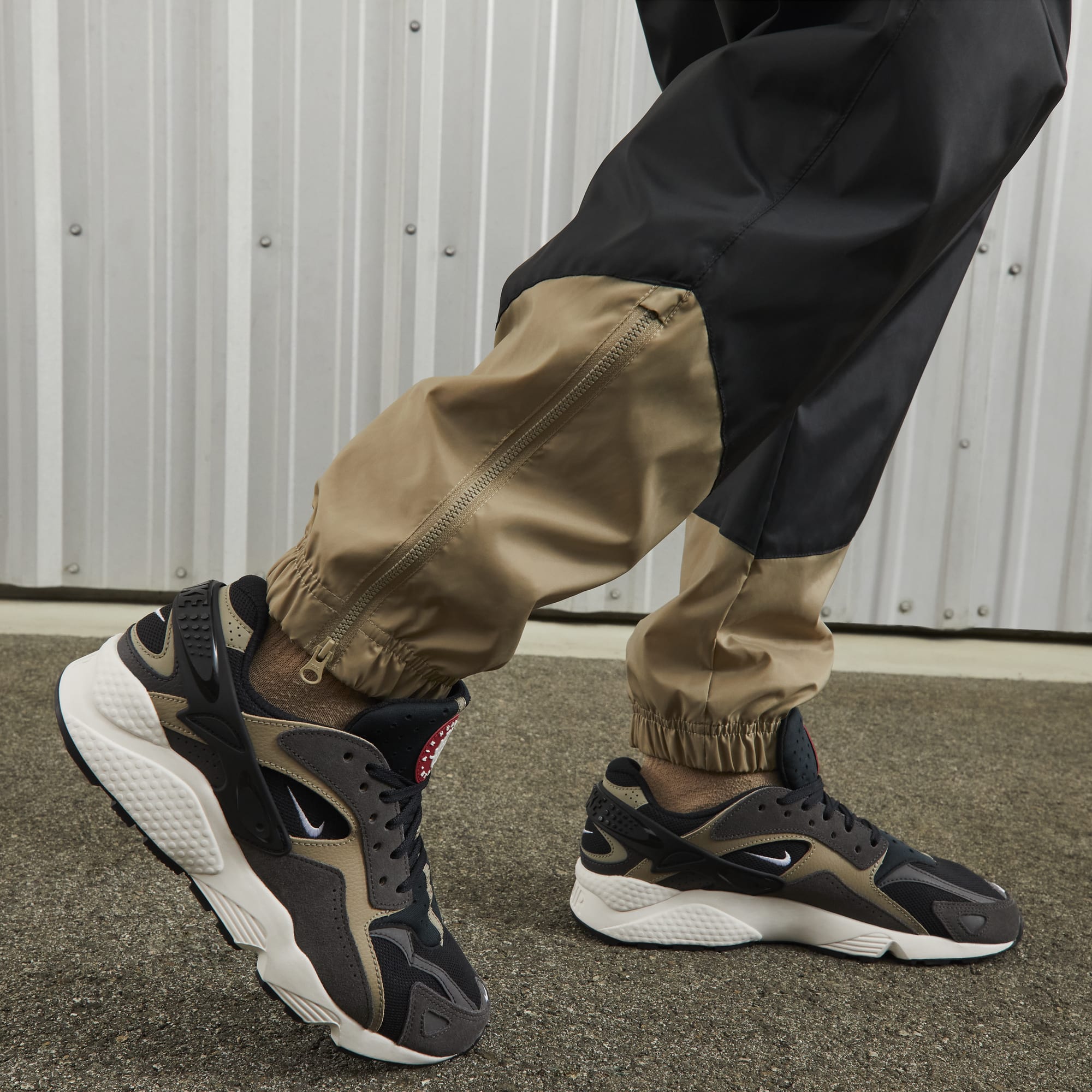 [DZ3306-003] Mens Nike AIR HUARACHE RUNNER