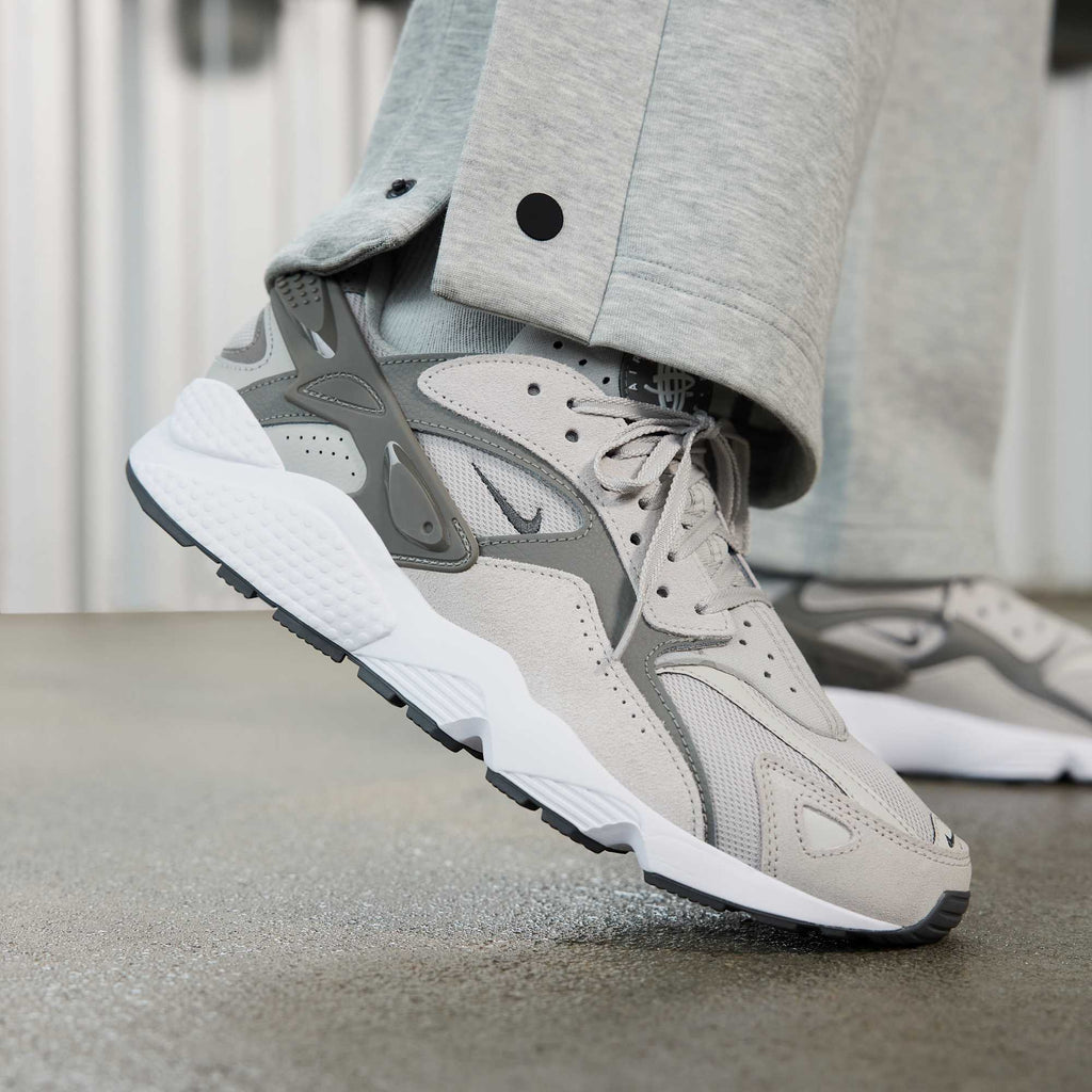 [DZ3306-004] MENS NIKE AIR HUARACHE RUNNER