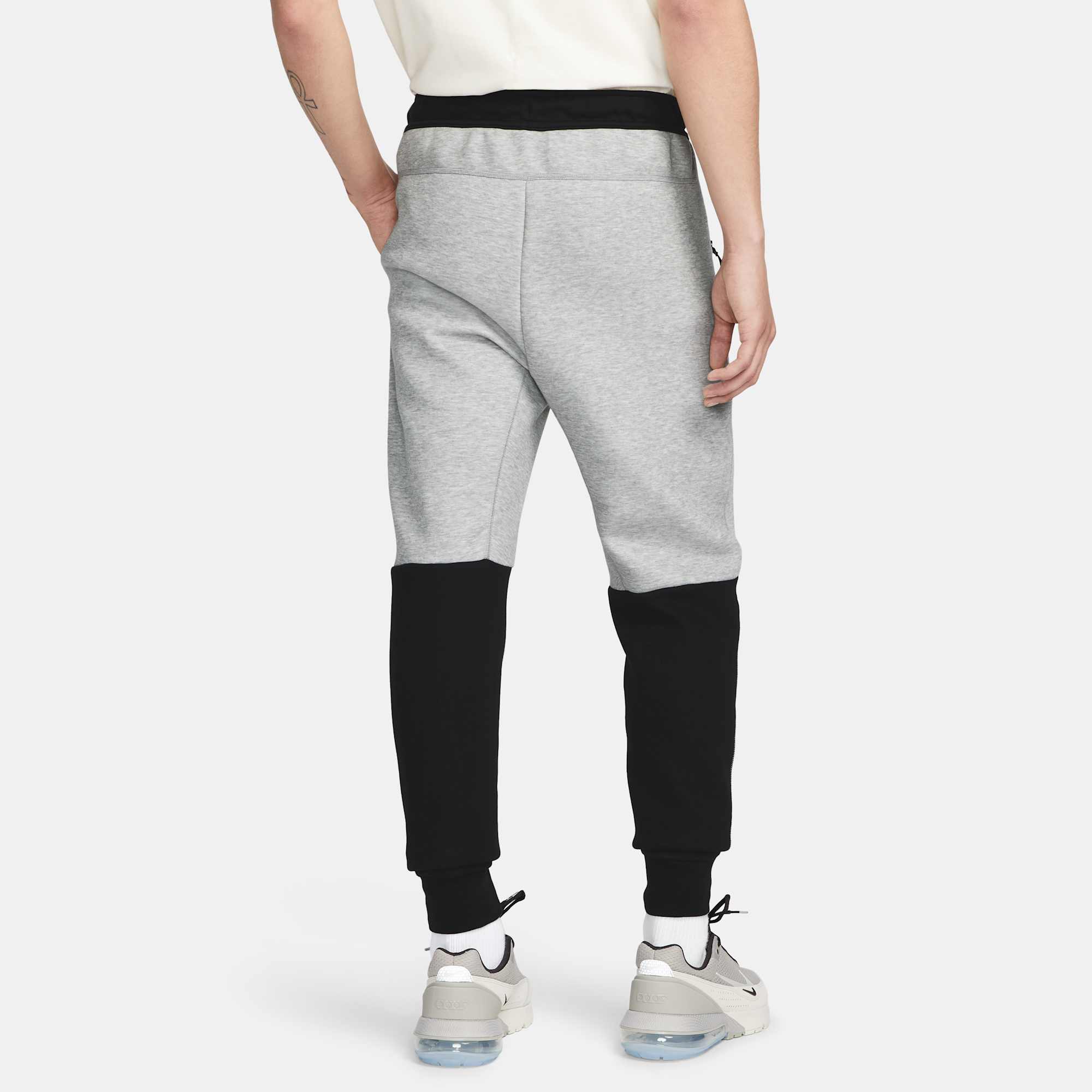 [FB8002-064] MENS NIKE SPORTSWEAR TECH FLEECE JOGGERS