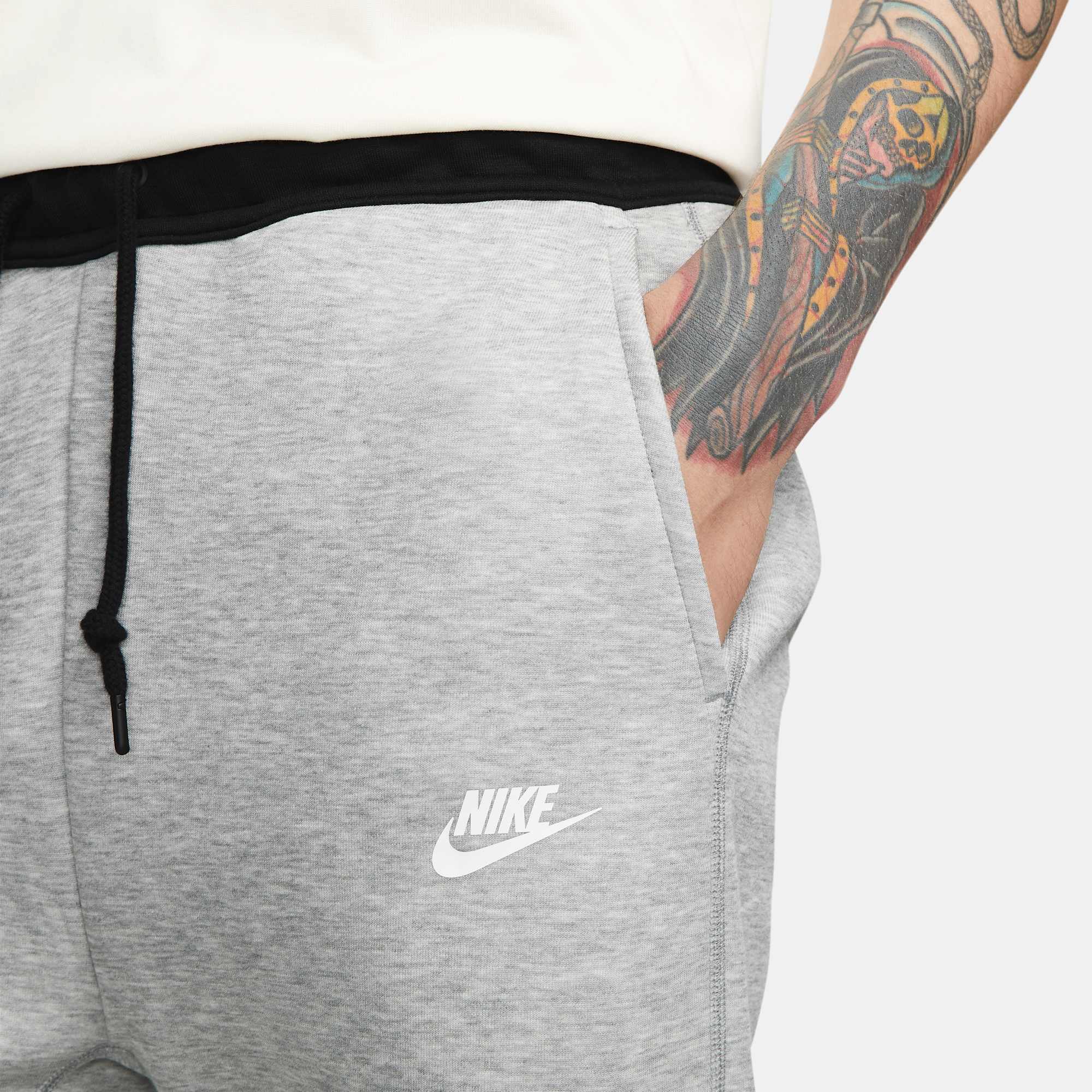 [FB8002-064] MENS NIKE SPORTSWEAR TECH FLEECE JOGGERS