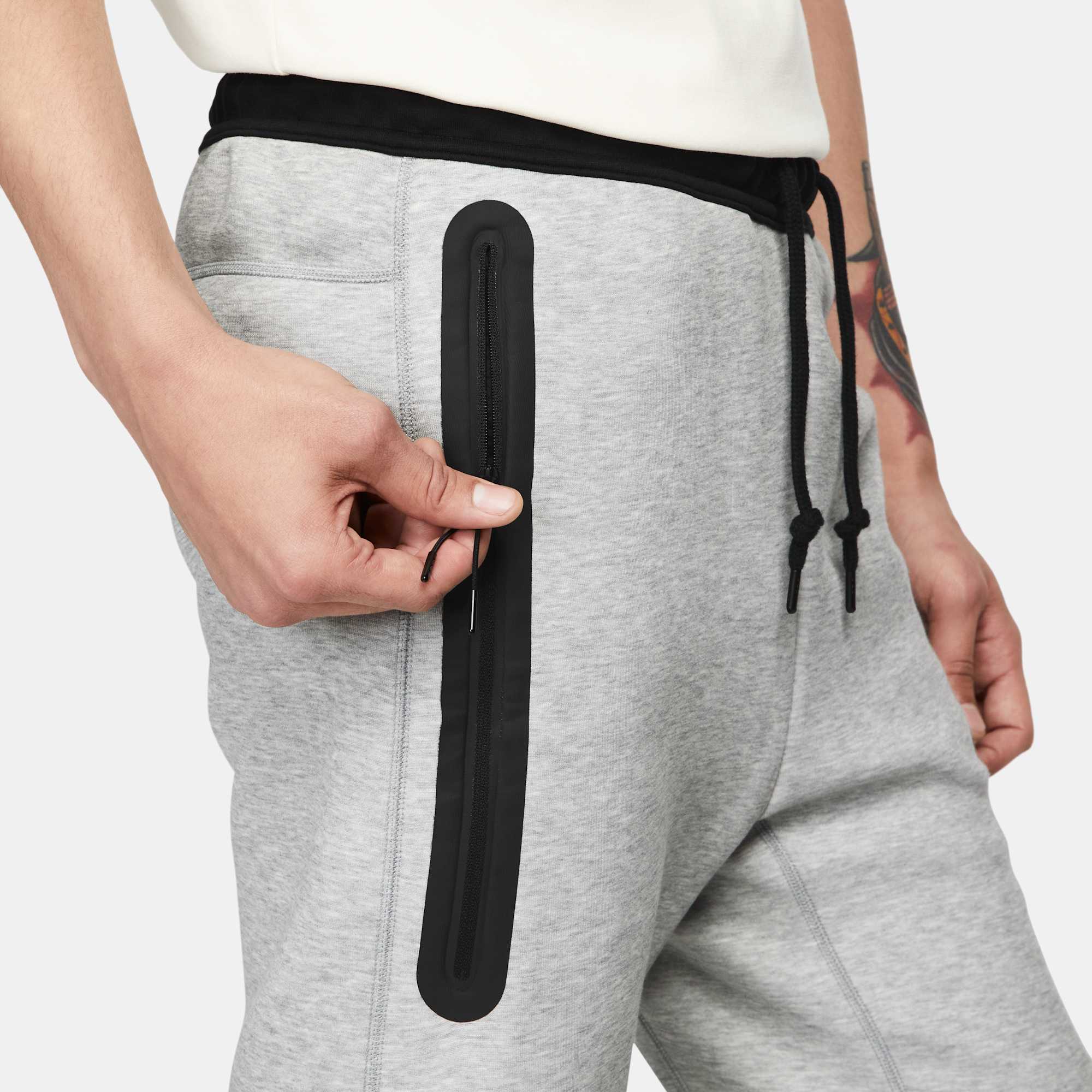 [FB8002-064] MENS NIKE SPORTSWEAR TECH FLEECE JOGGERS