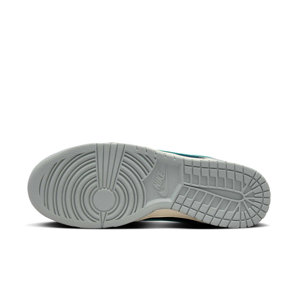 [FB8895-001] Mens Nike DUNK LOW RETRO PREMIUM