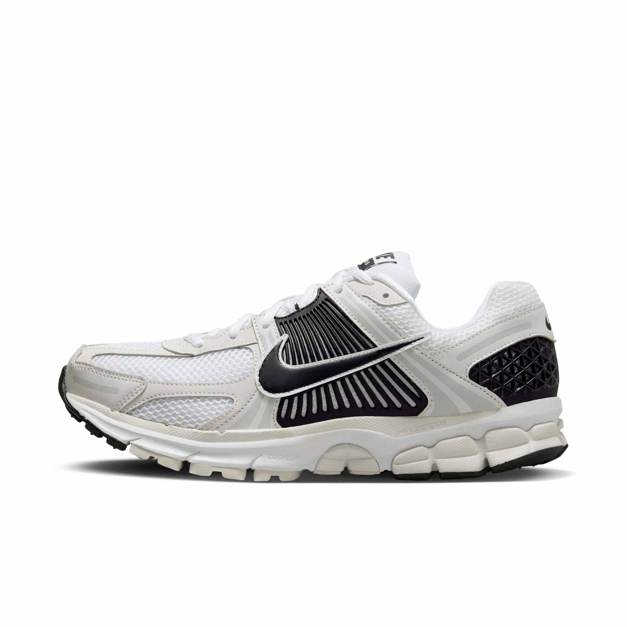 [FB9149-101] MENS NIKE ZOOM VOMERO 5