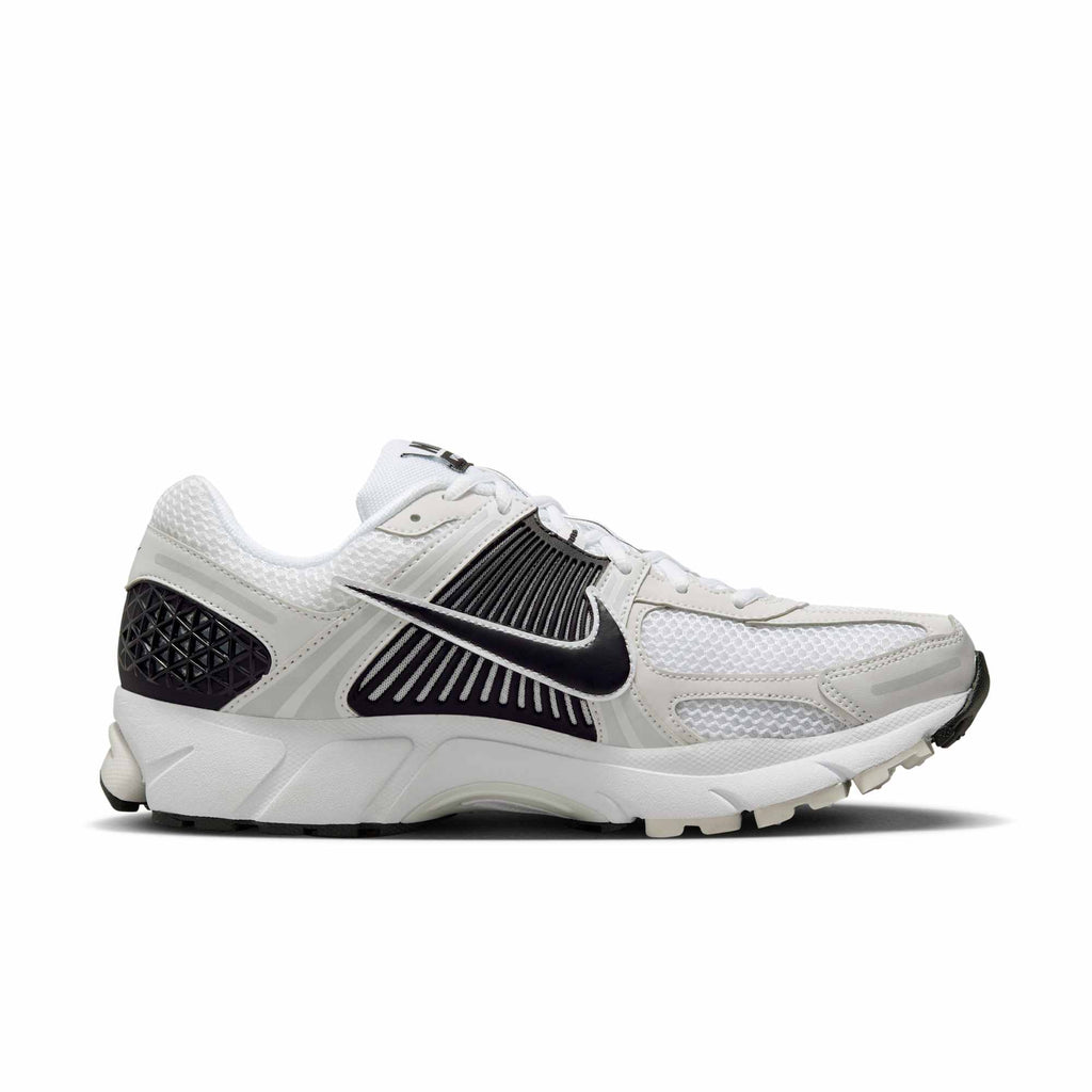 [FB9149-101] MENS NIKE ZOOM VOMERO 5