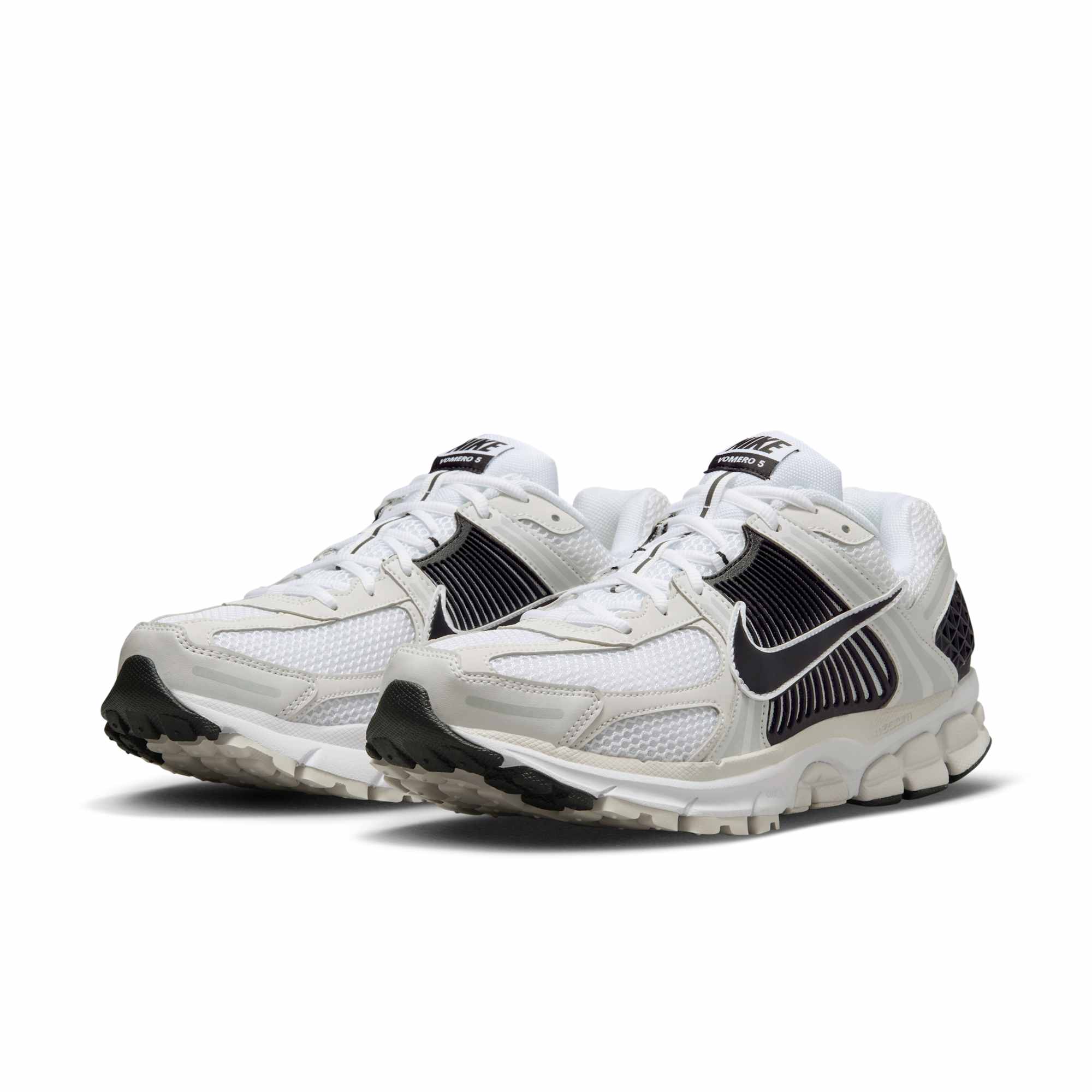 [FB9149-101] MENS NIKE ZOOM VOMERO 5