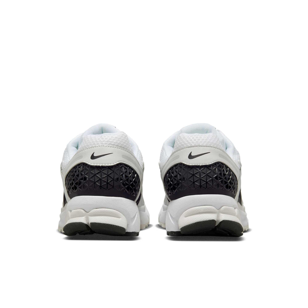 [FB9149-101] MENS NIKE ZOOM VOMERO 5