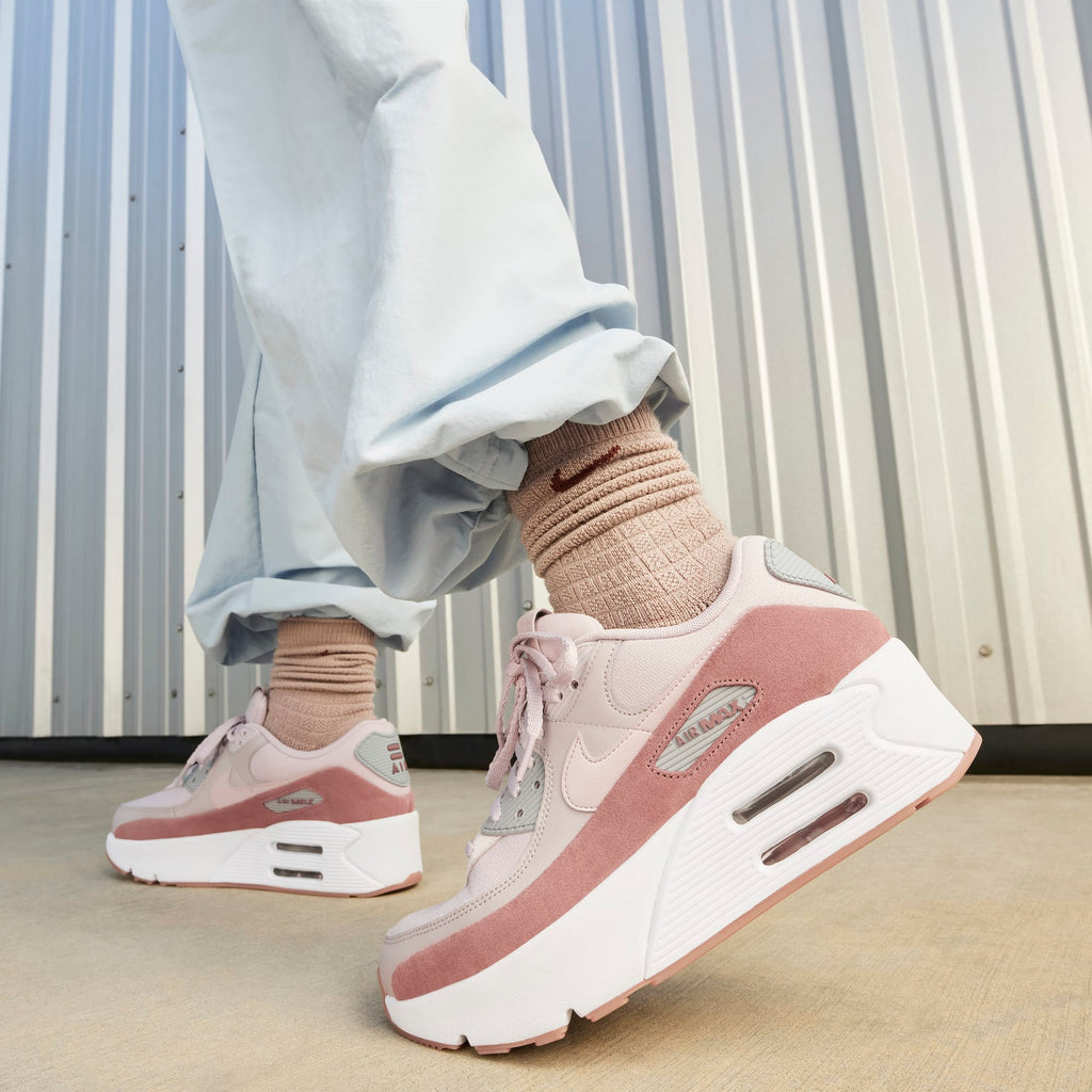 [FD4328-001] Womens Nike AIR MAX 90 LV8